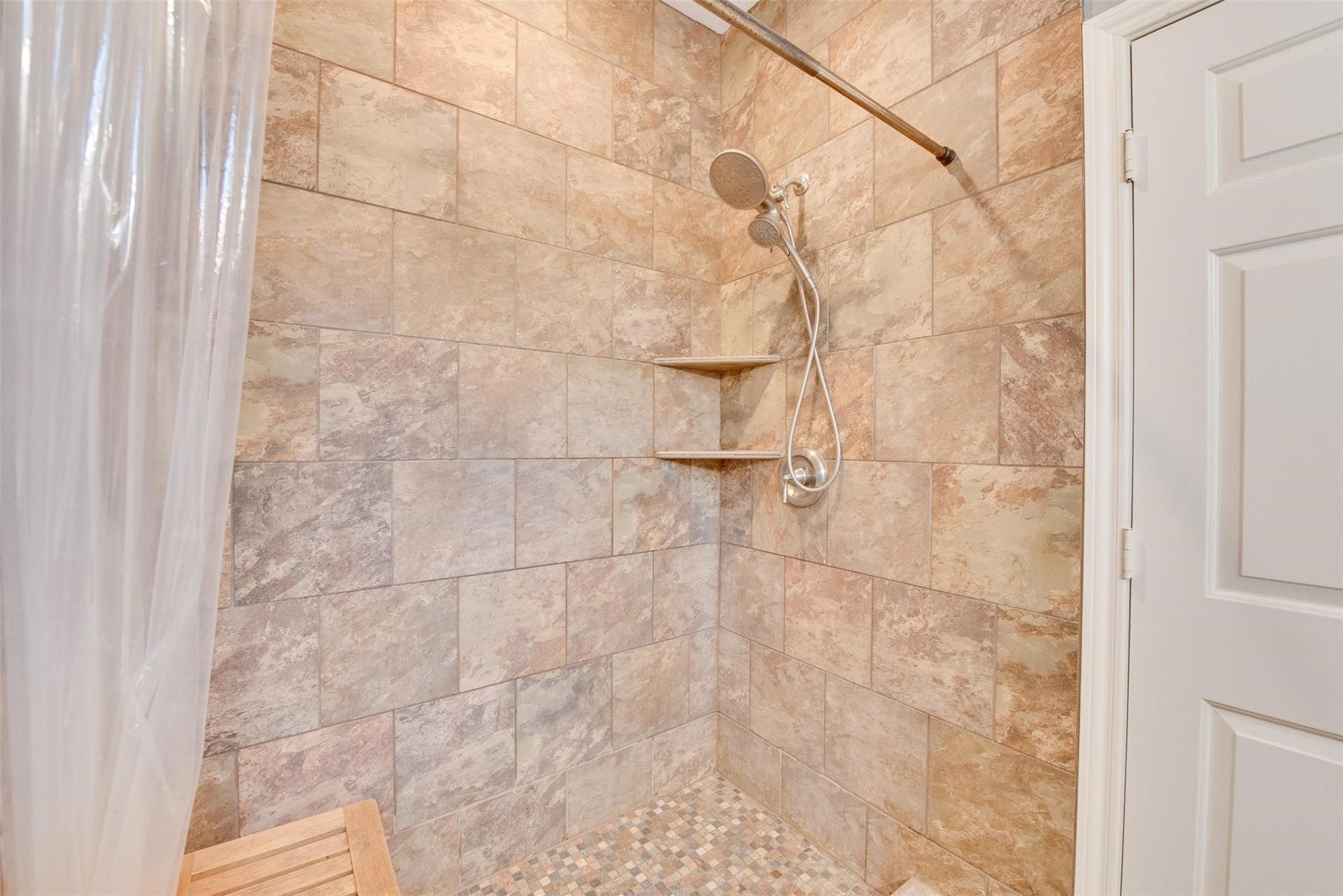 17 Pine Way, Conroe, TX 77304