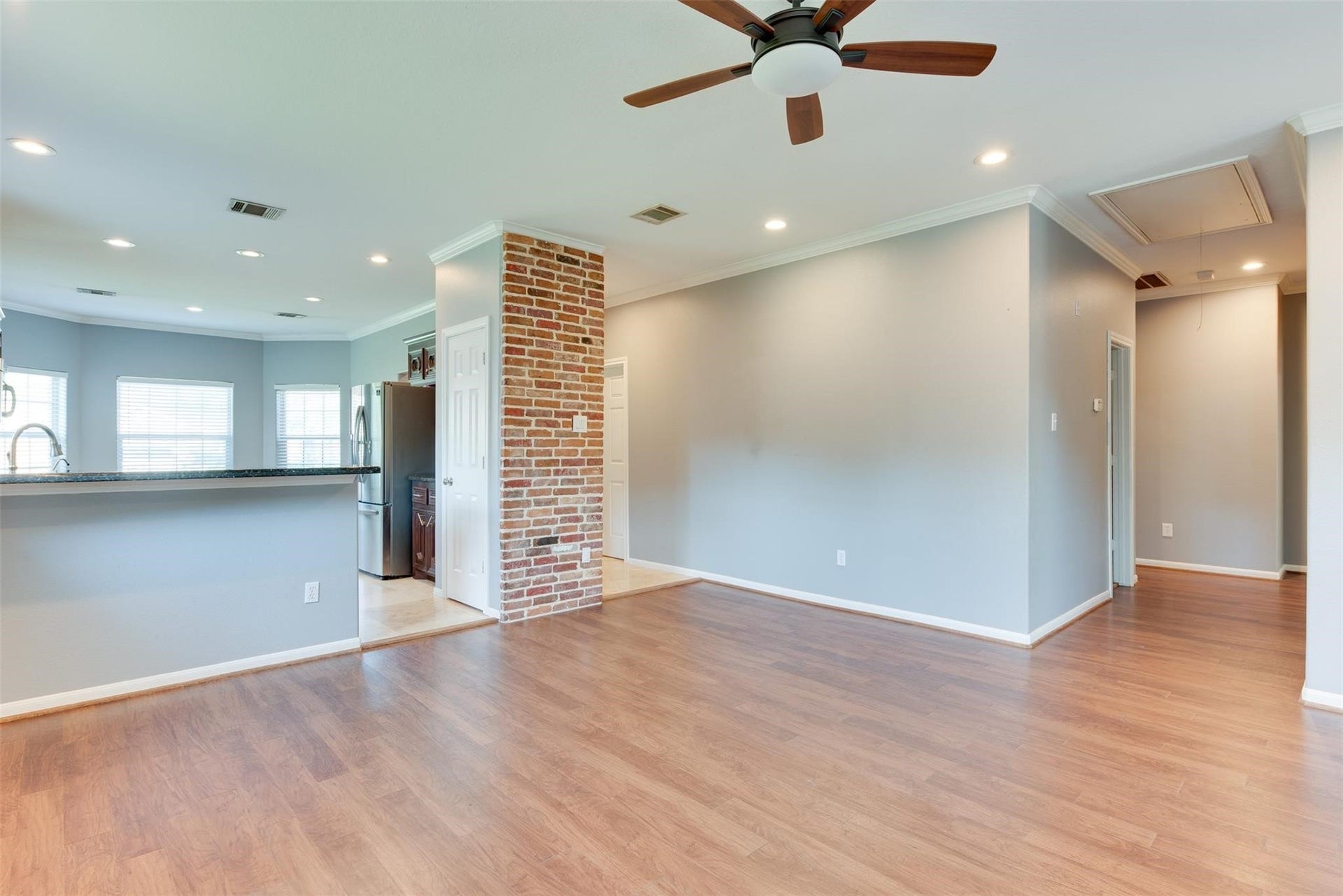 17 Pine Way, Conroe, TX 77304