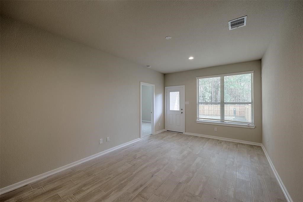 115 Handley Drive, Montgomery, TX 77316 Ground level flex living area overlooks patio and large fenced, greenbelt back yard that is maintained by the landlord