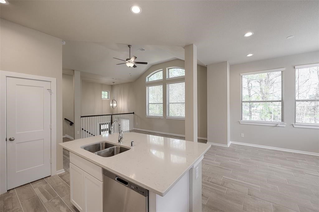 115 Handley Drive, Montgomery, TX 77316 Large island for casual dining