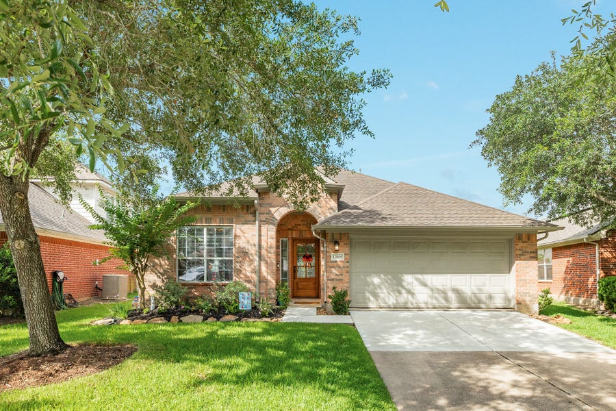 Property photo for 13808 Stark Bridge Lane, Rosharon, TX