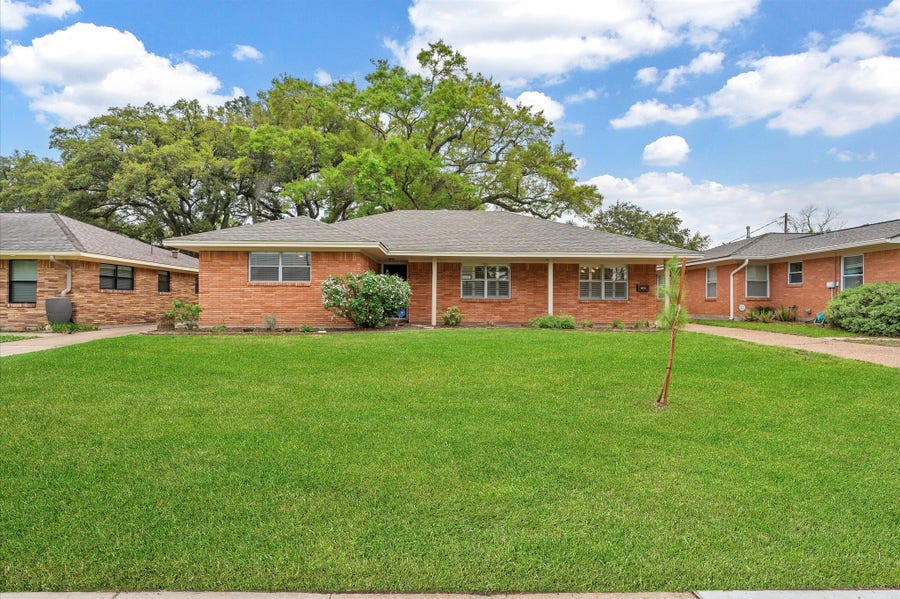 Property photo for 6327 Wynnwood Lane, Houston, TX