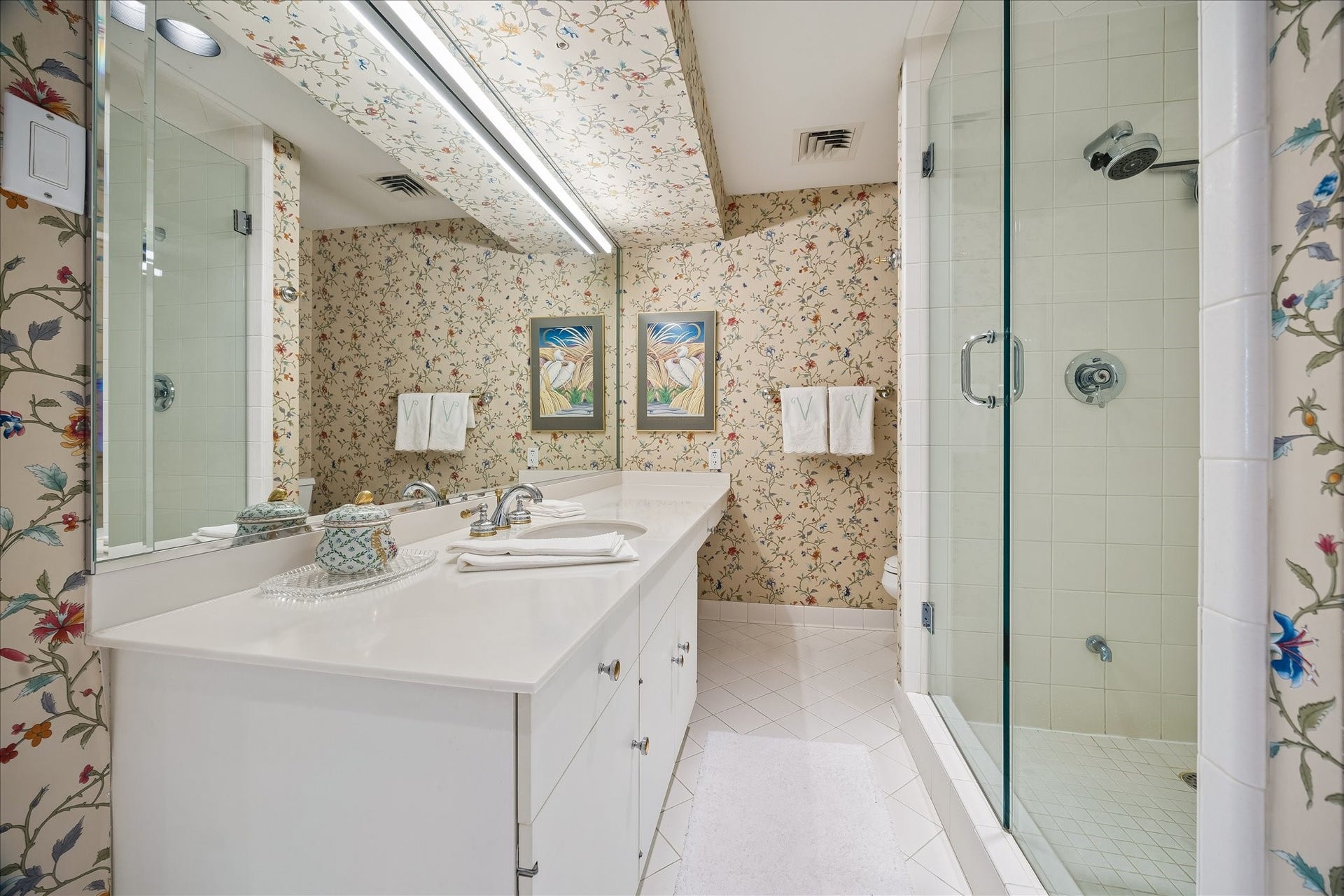 15 Greenway Plaza, #9F, Houston, TX 77046 Primary bathroom with seamless glass shower.