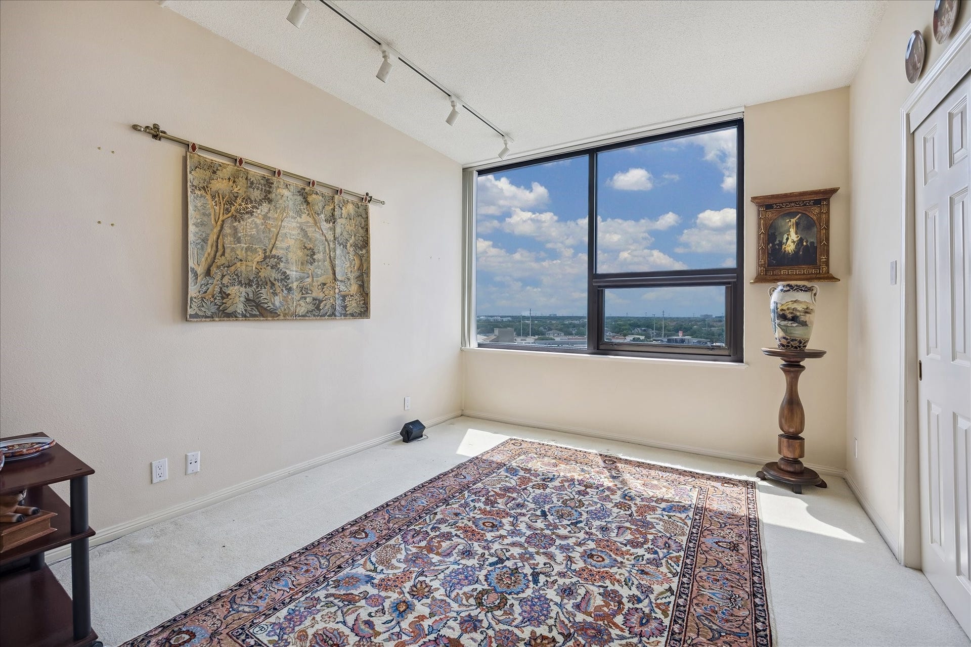 15 Greenway Plaza, #9F, Houston, TX 77046 Second bedroom with generous closet storage.