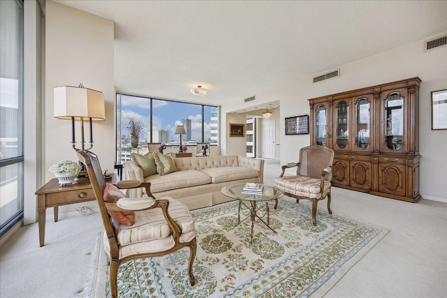 Property photo for 15 Greenway Plaza, #9F, Houston, TX