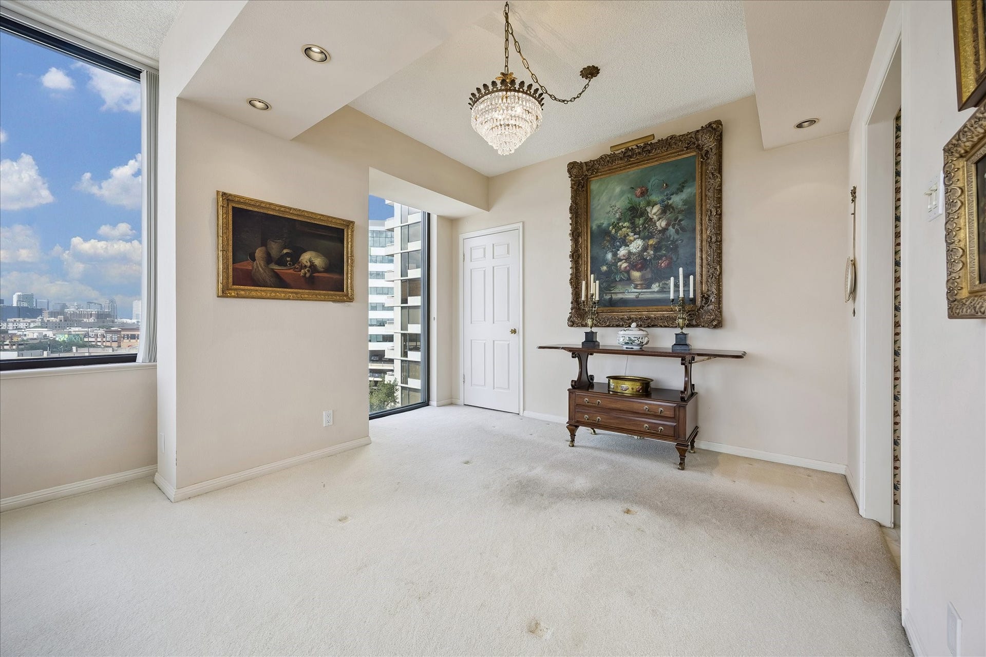 15 Greenway Plaza, #9F, Houston, TX 77046 Breakfast room or den with walk-in storage closet.