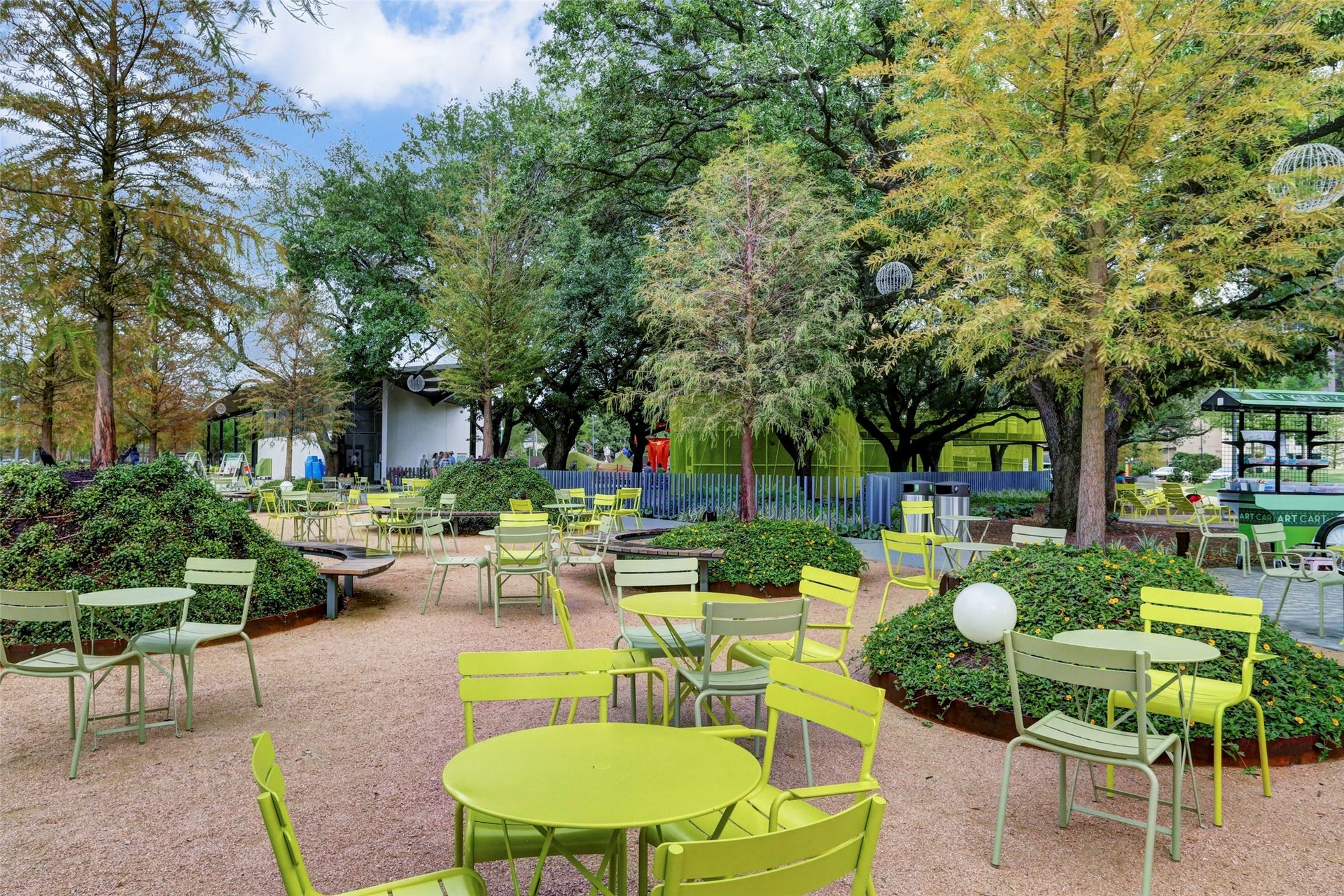 15 Greenway Plaza, #9F, Houston, TX 77046 Located minutes from Levy Park.