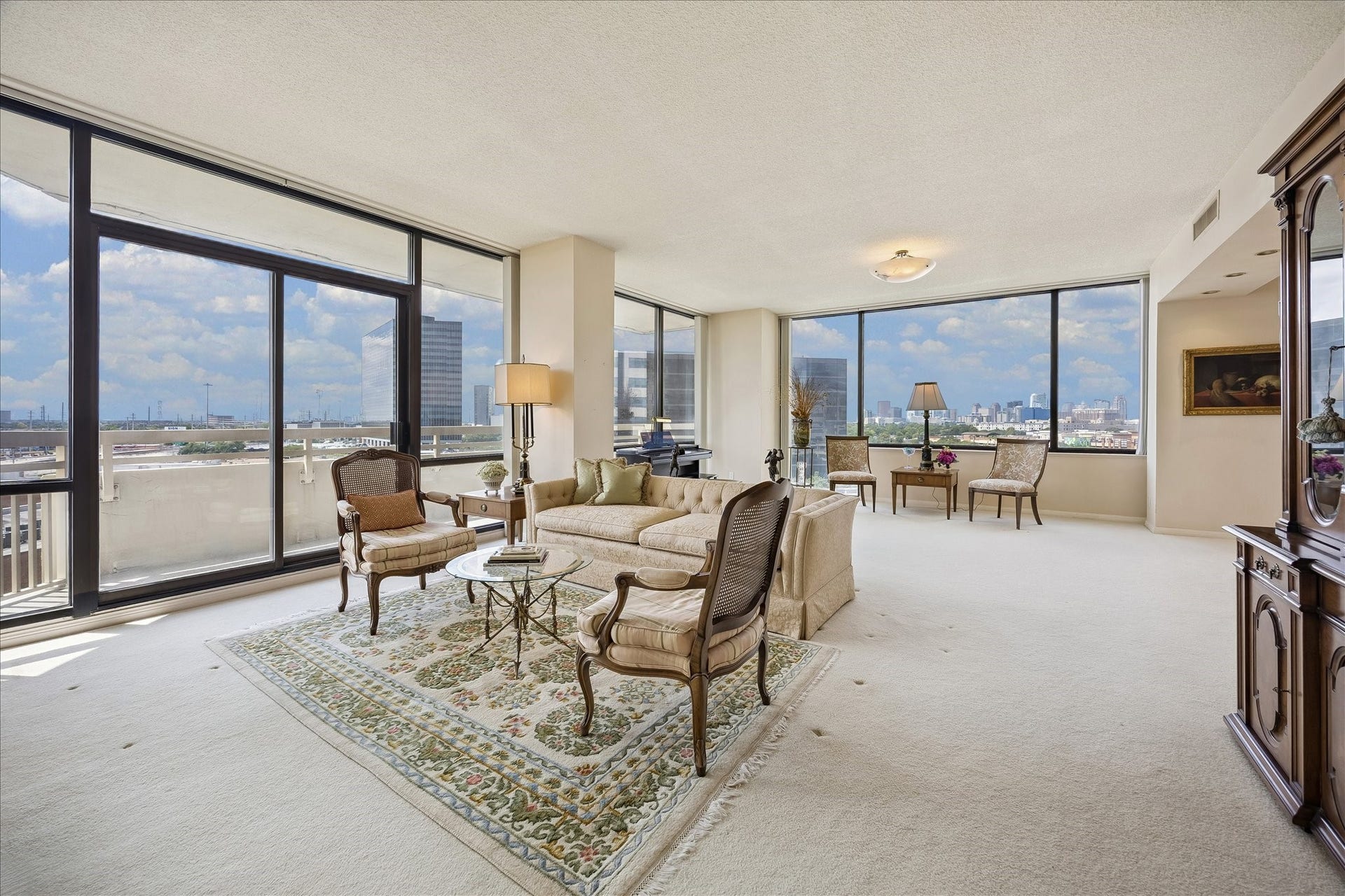 15 Greenway Plaza, #9F, Houston, TX 77046 Spacious corner residence with large living areas.