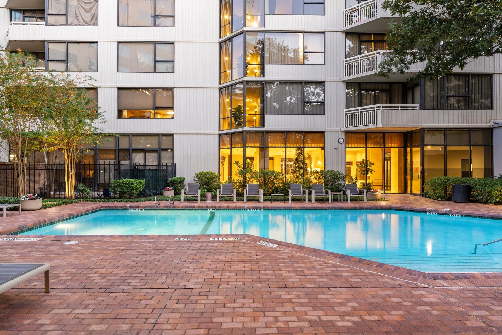 15 Greenway Plaza, #9F, Houston, TX 77046 Beautiful pool area with access to the main lobby.