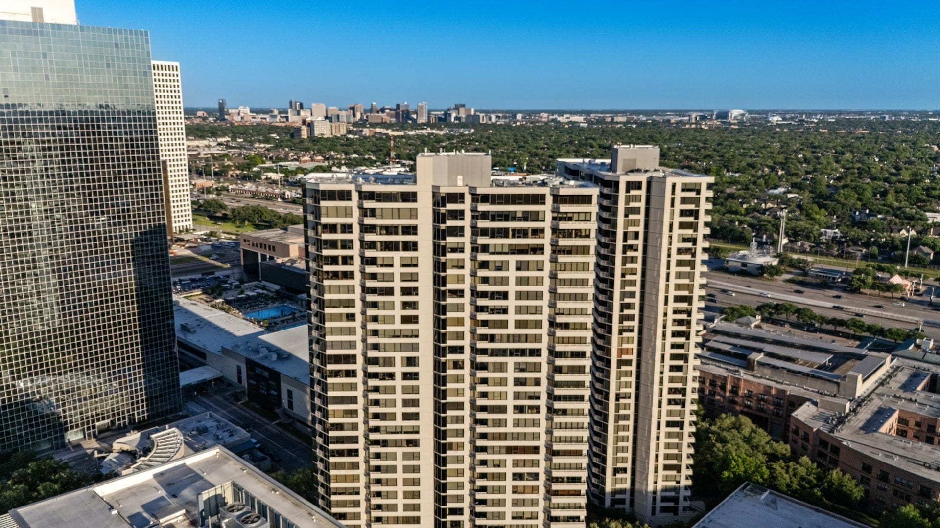 15 Greenway Plaza, #9F, Houston, TX 77046 View of The Greenway looking East with views of the Texas Medical Center.