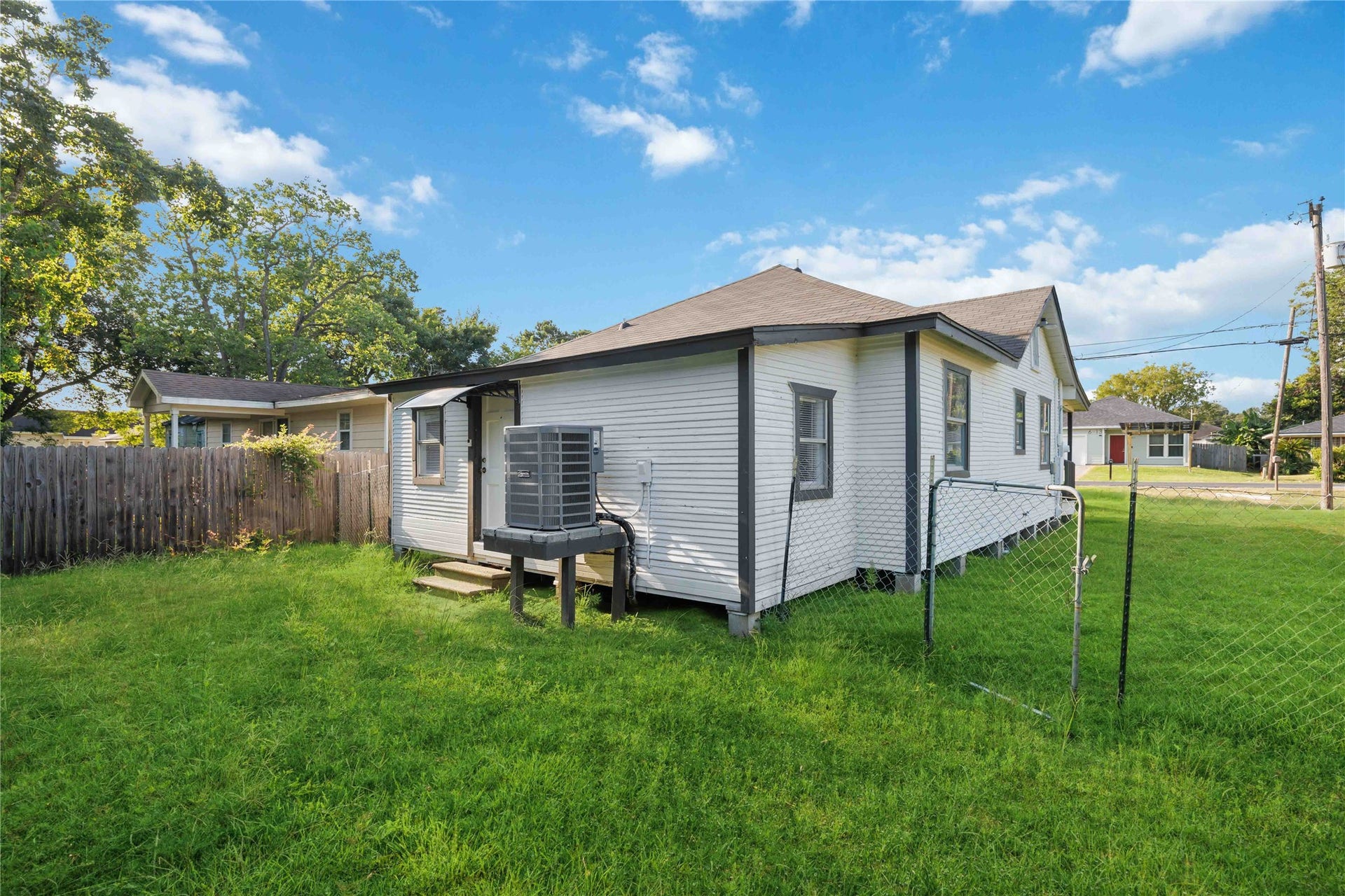 6414 Woodrow Street, Texas City, TX 77591 6414 Woodrow Street, Texas City, TX 77591