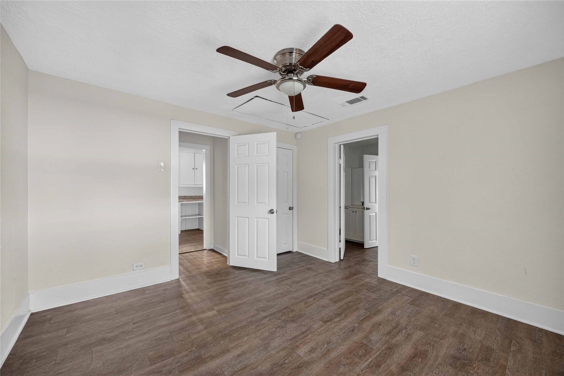 6414 Woodrow Street, Texas City, TX 77591 6414 Woodrow Street, Texas City, TX 77591