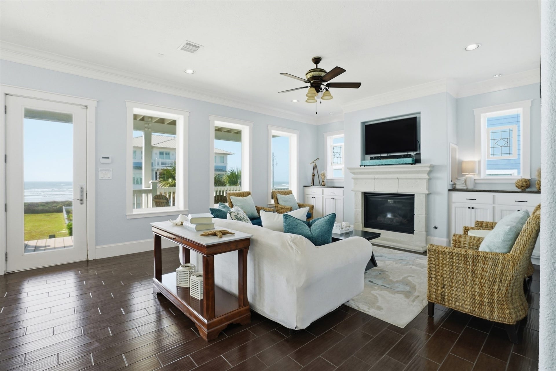 11622 Beachside, Galveston, TX 77554 Generous seating areas create the perfect space for gathering with family and friends, while beautiful beach views can be enjoyed right from the living room.