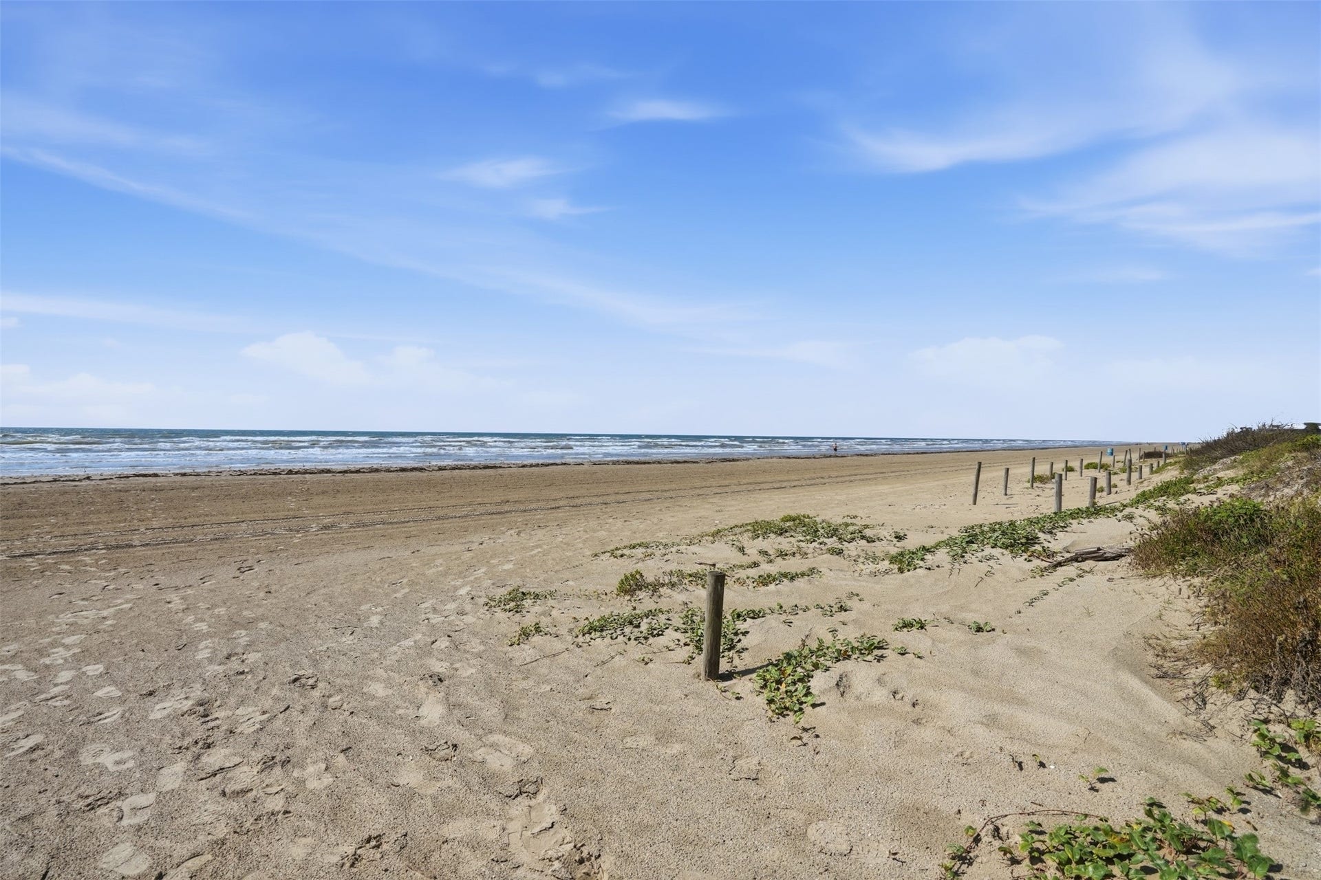 11622 Beachside, Galveston, TX 77554 The perfect way to enjoy the beach, just steps from your front door.