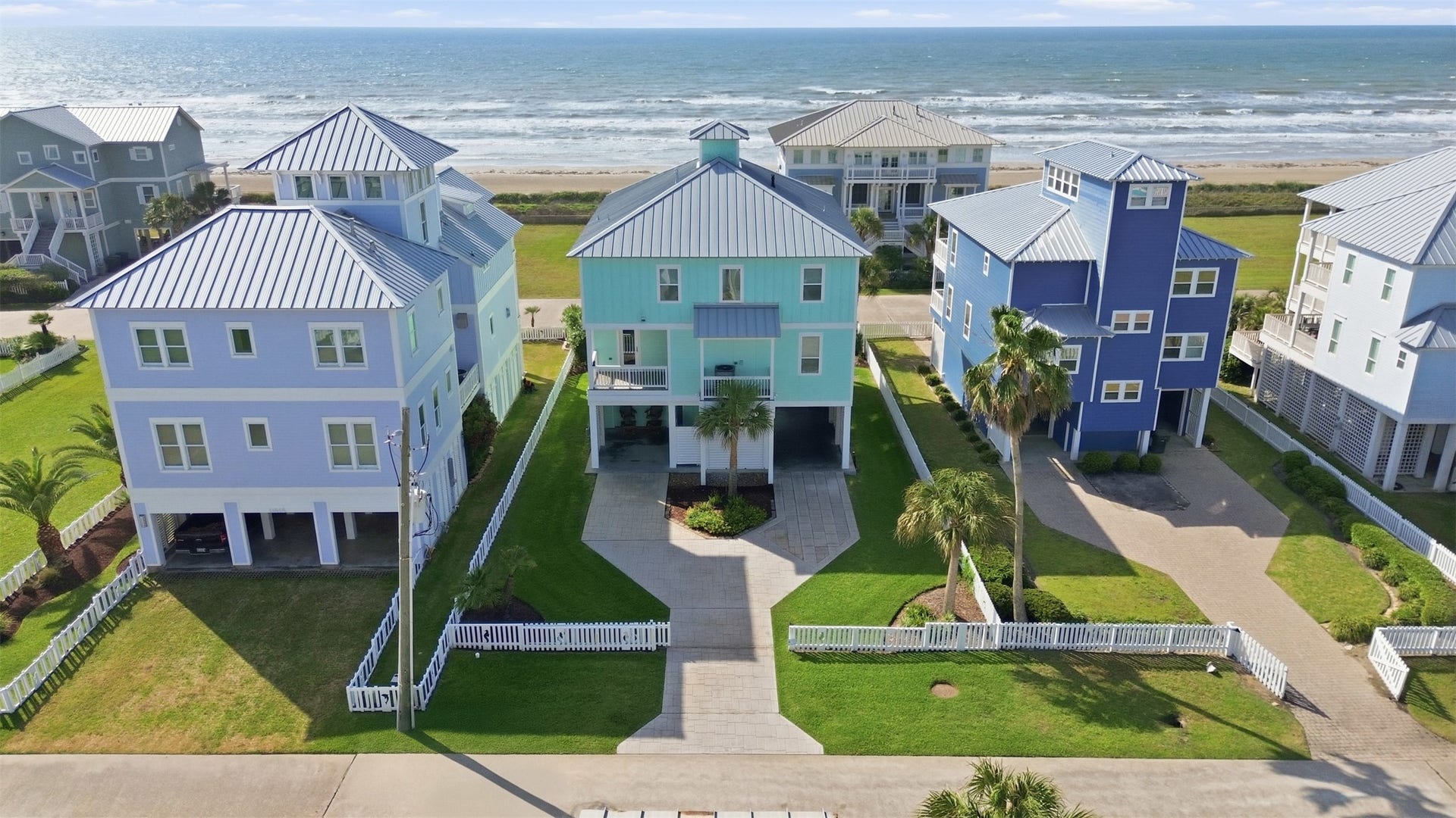11622 Beachside, Galveston, TX 77554 This coastal property features direct ocean views.