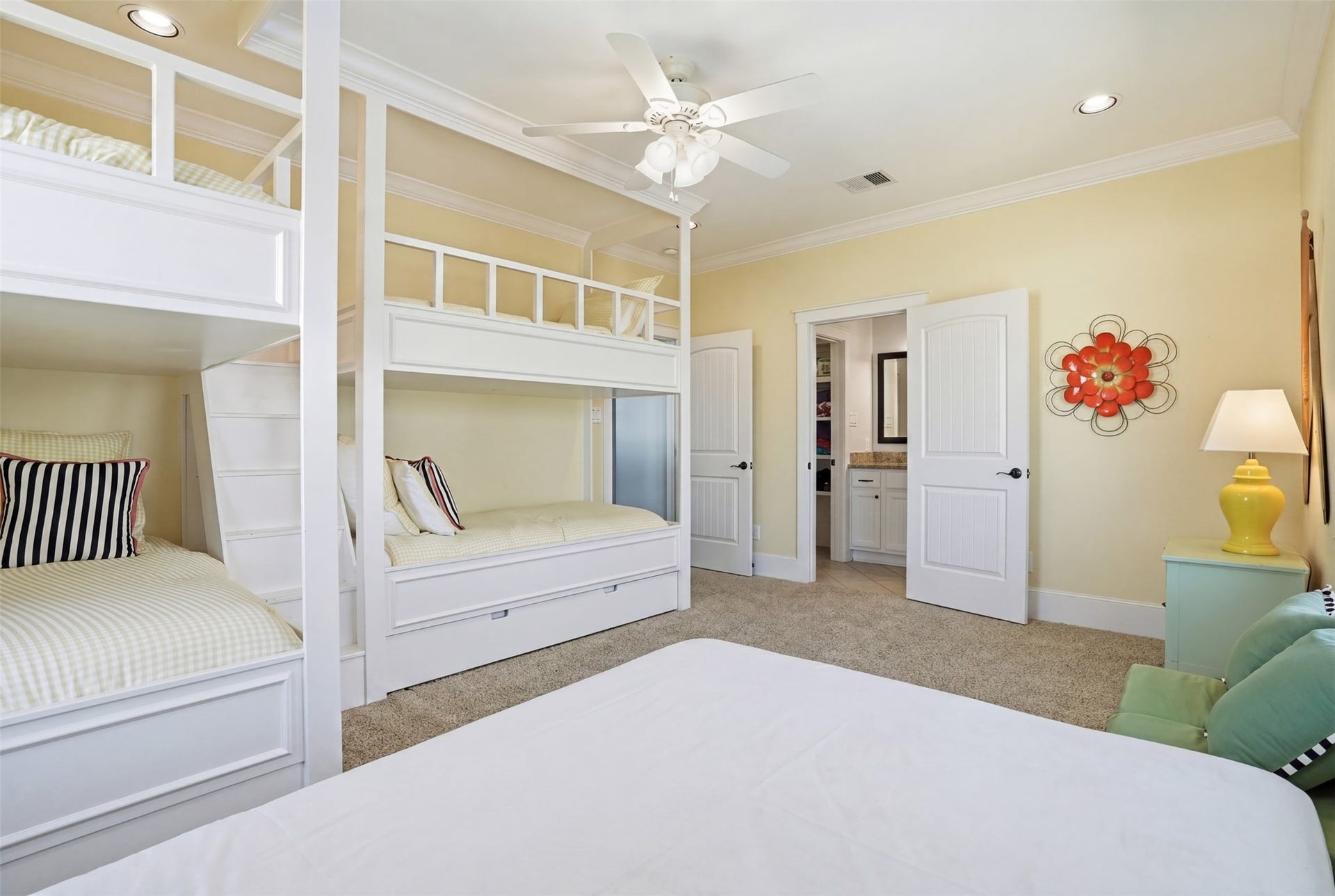 11622 Beachside, Galveston, TX 77554 The bunk room offers ample space for guests and features an additional pull out trundle bed for added sleeping accommodations.