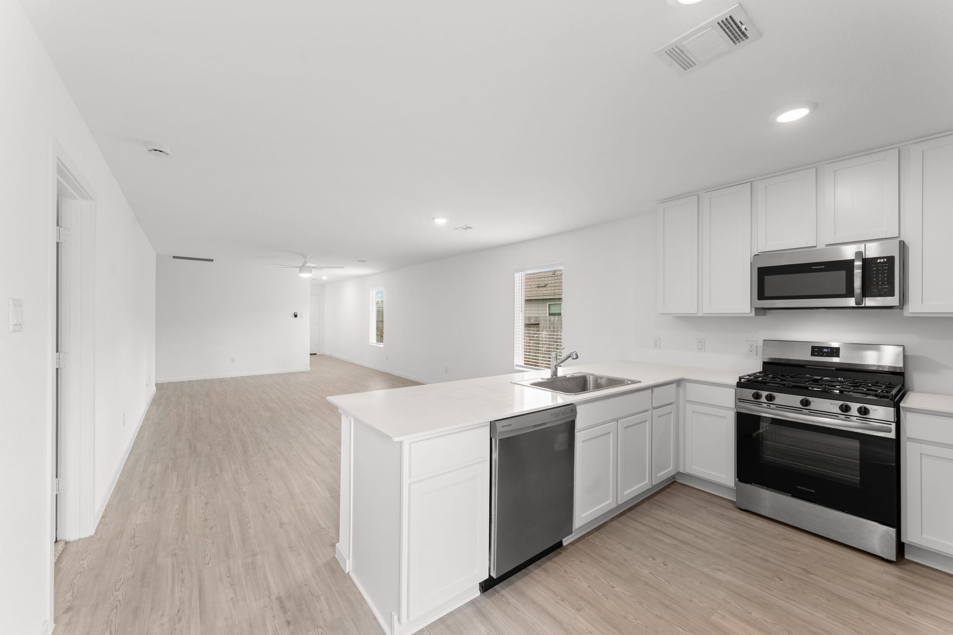 204 Houston Avenue, Angleton, TX 77515 204 Houston Avenue, Angleton, TX 77515
