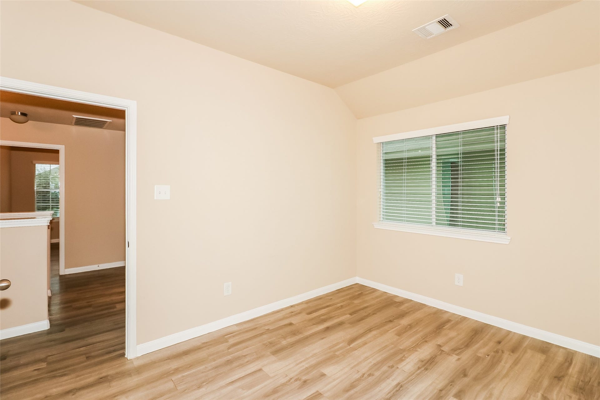 5435 Comel Court, Katy, TX 77449 Photos may be representative of the floor plan and not the exact home. Finishes, layout, and features of the actual property for lease may vary.