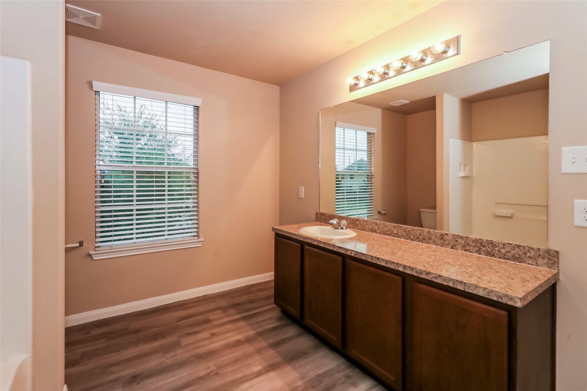 5435 Comel Court, Katy, TX 77449 Photos may be representative of the floor plan and not the exact home. Finishes, layout, and features of the actual property for lease may vary.