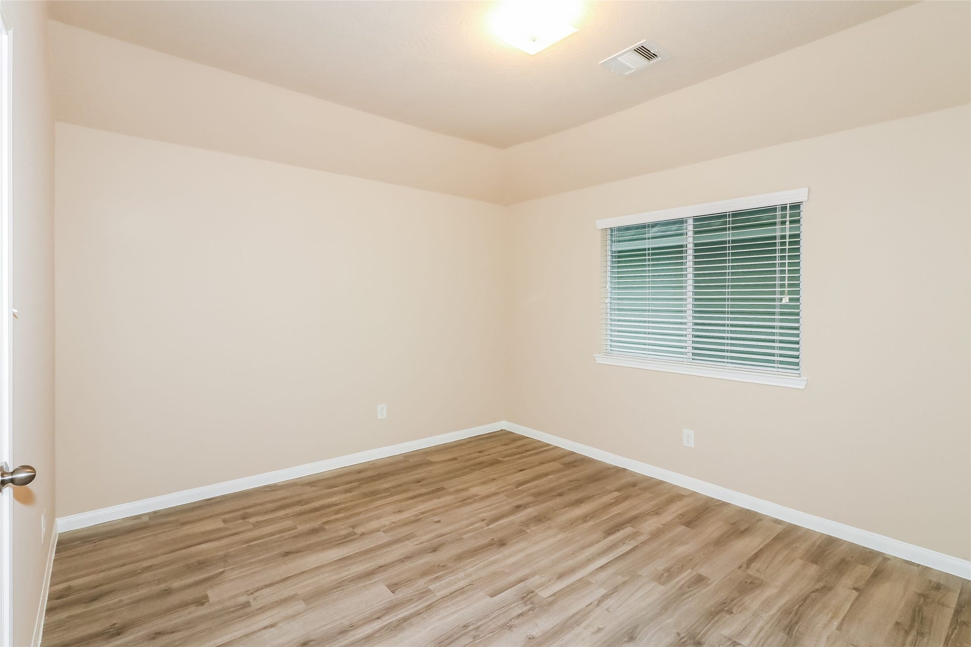 5435 Comel Court, Katy, TX 77449 Photos may be representative of the floor plan and not the exact home. Finishes, layout, and features of the actual property for lease may vary.