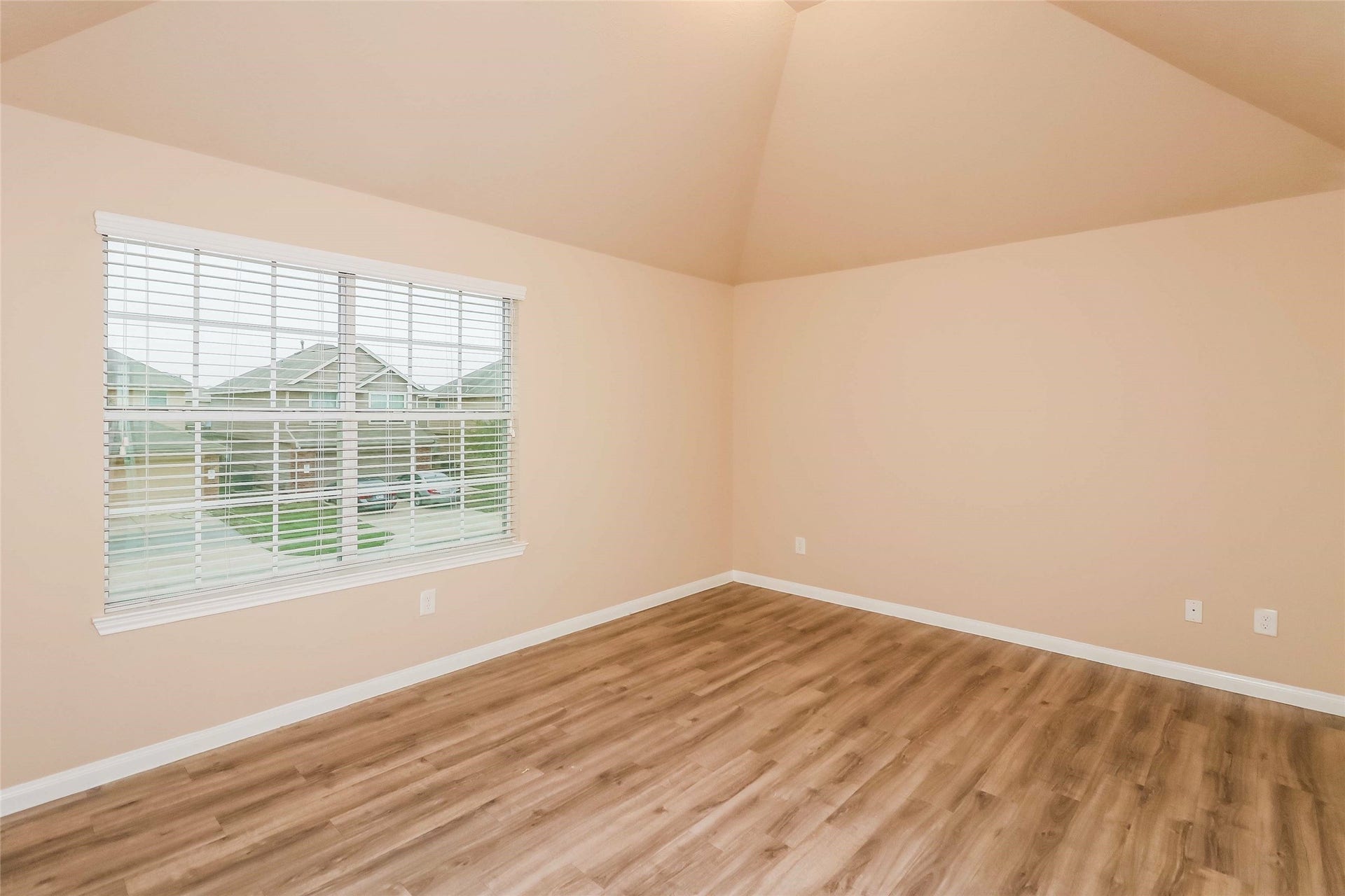 5435 Comel Court, Katy, TX 77449 Photos may be representative of the floor plan and not the exact home. Finishes, layout, and features of the actual property for lease may vary.