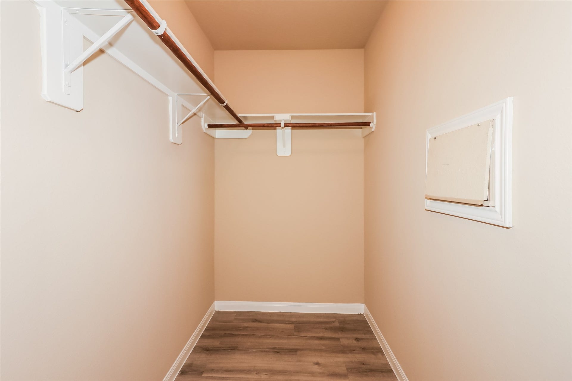 5435 Comel Court, Katy, TX 77449 Photos may be representative of the floor plan and not the exact home. Finishes, layout, and features of the actual property for lease may vary.