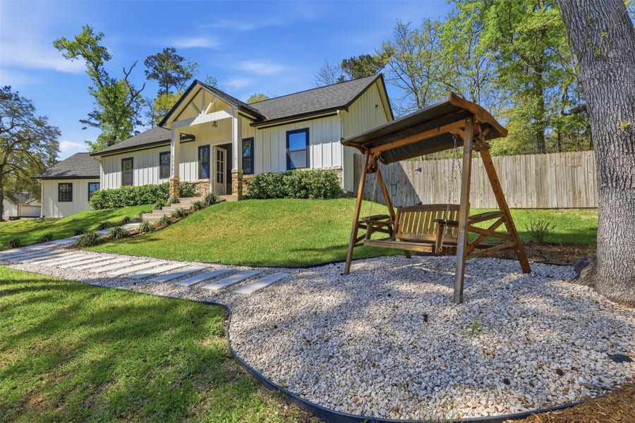 Property photo for 13203 Royal Shores Drive, Conroe, TX