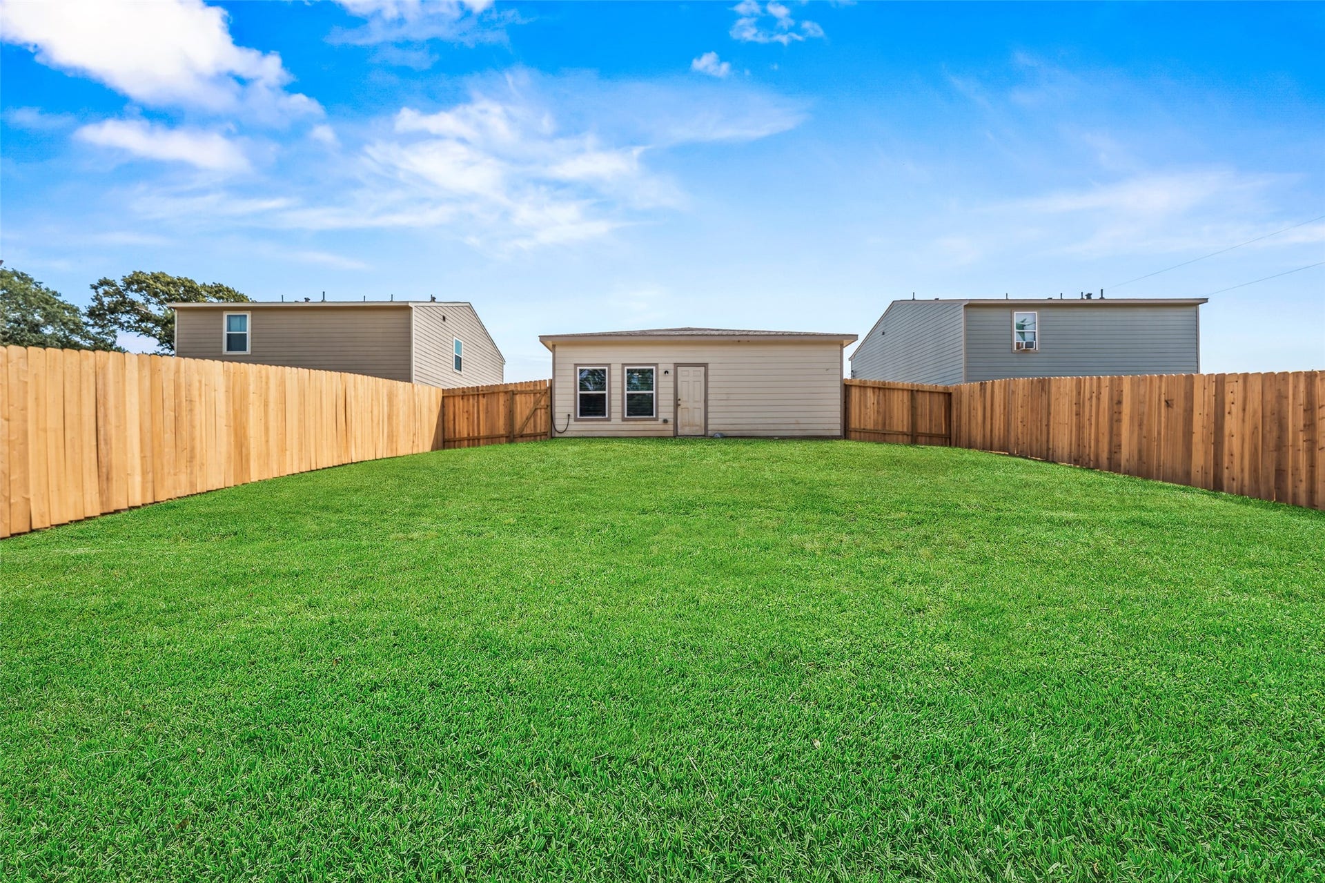 2537 18th Street, Hempstead, TX 77445 Spacious fenced backyard featuring a large grassy lawn with plenty of room for outdoor activities and entertaining.