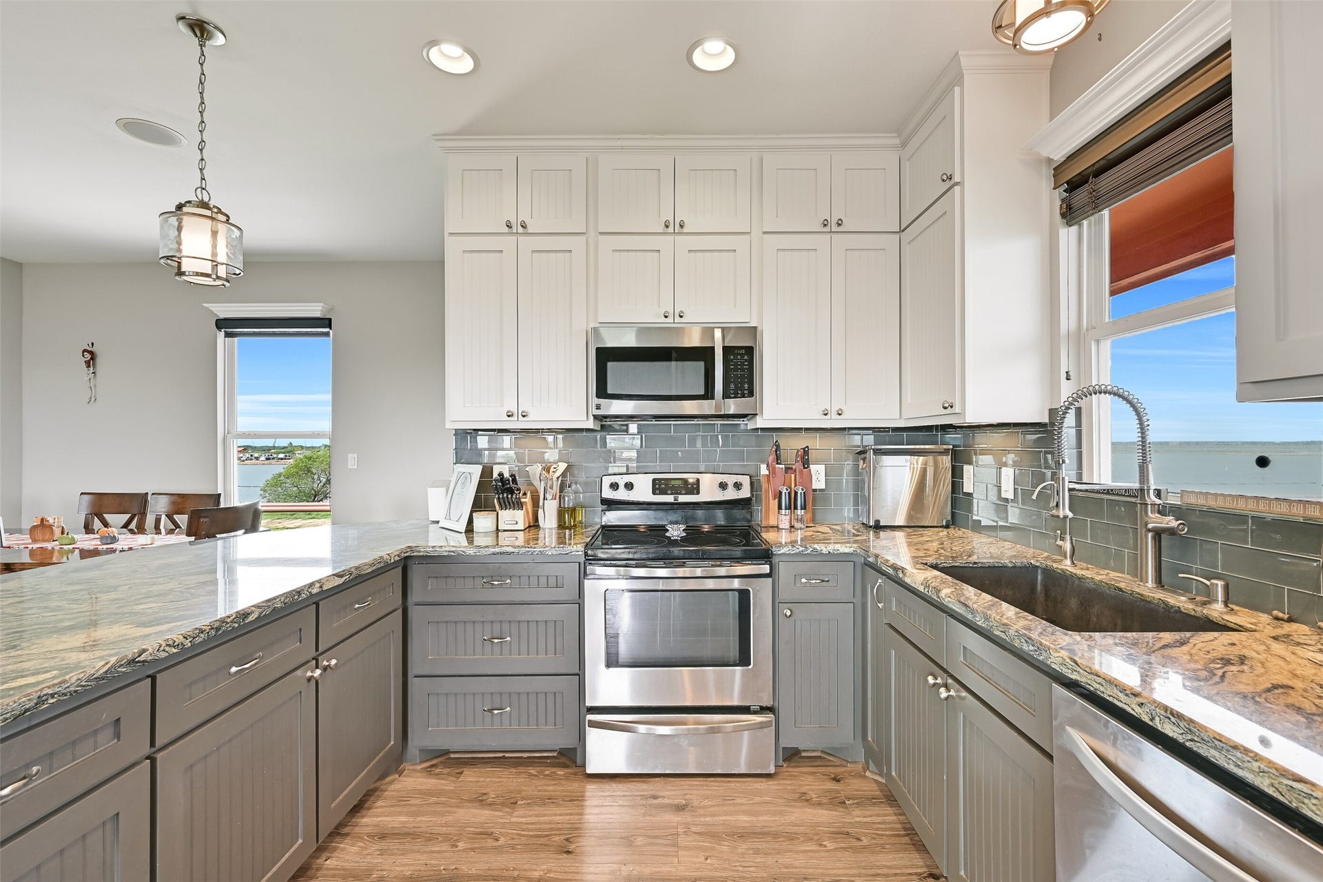 7119 Beau Rue Street, Hitchcock, TX 77563 Floor to ceiling shaker cabinets featuring a beadboard accent contrasts with the classic subway tile backsplash. A full suite of stainless appliances is sure to appease your chef at heart.