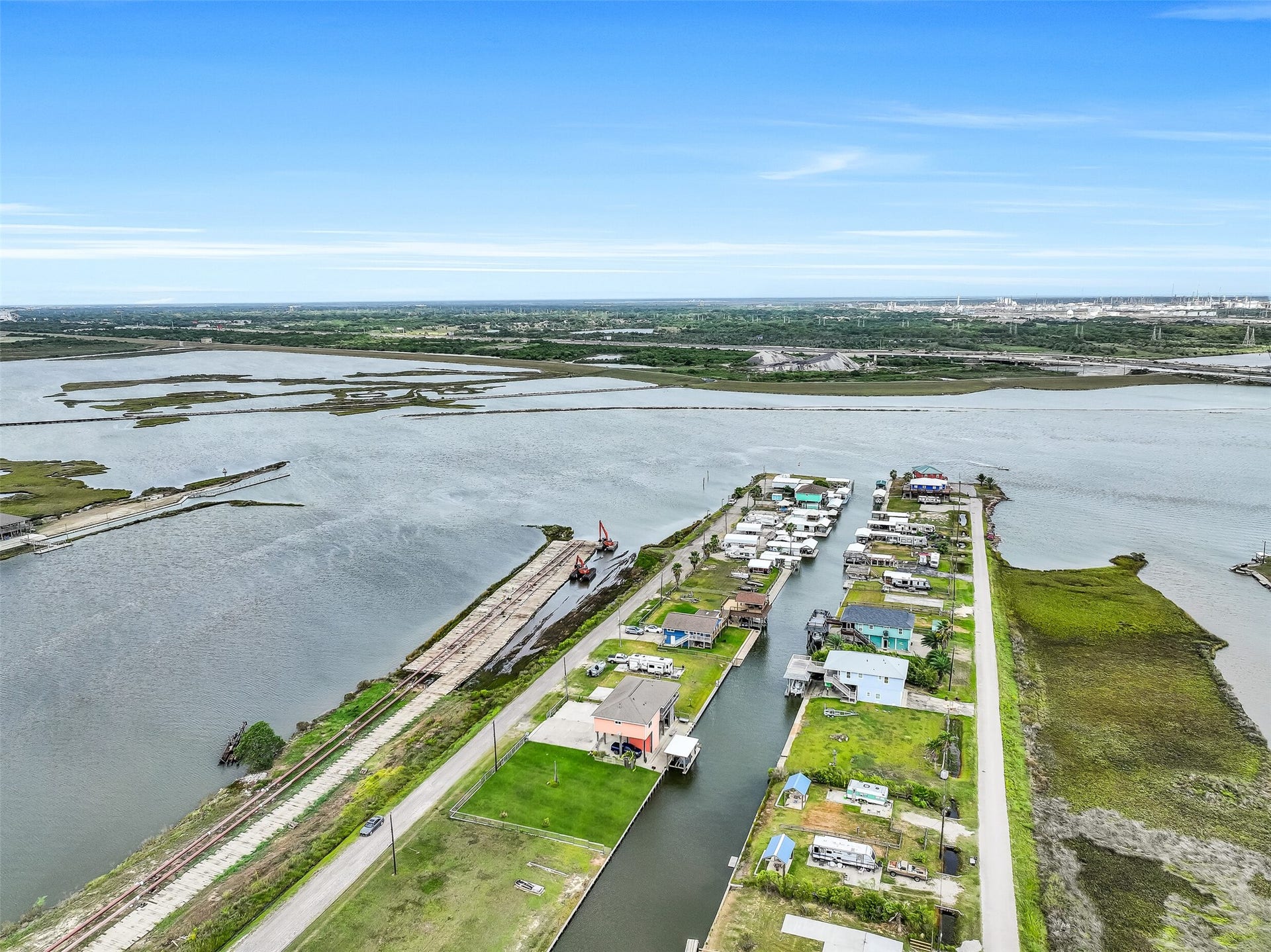 7119 Beau Rue Street, Hitchcock, TX 77563 Just a short boat ride until you are out in open water!
