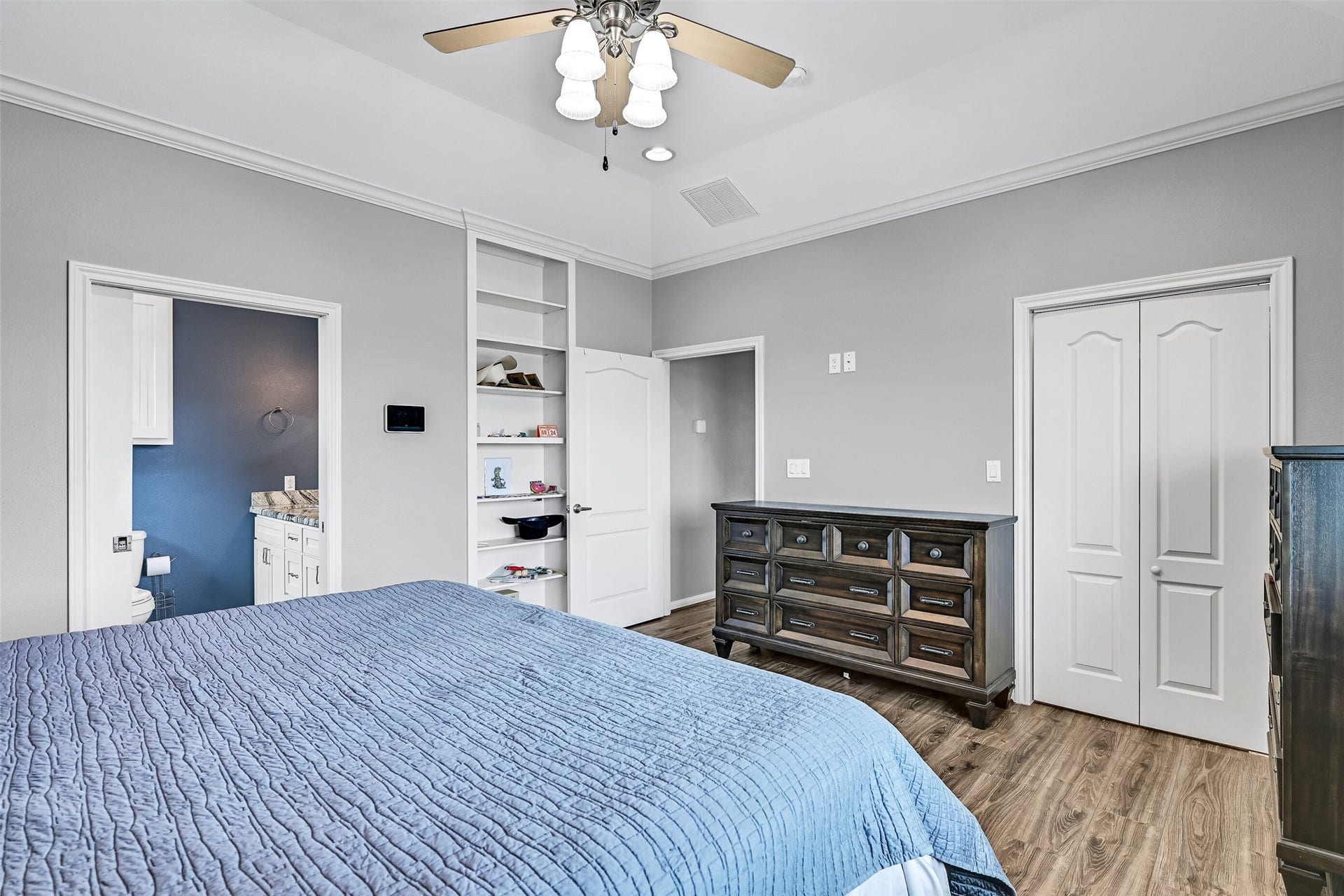 7119 Beau Rue Street, Hitchcock, TX 77563 The bi-fold doors reveal a walk-in closet. Notice the built-ins behind the door.