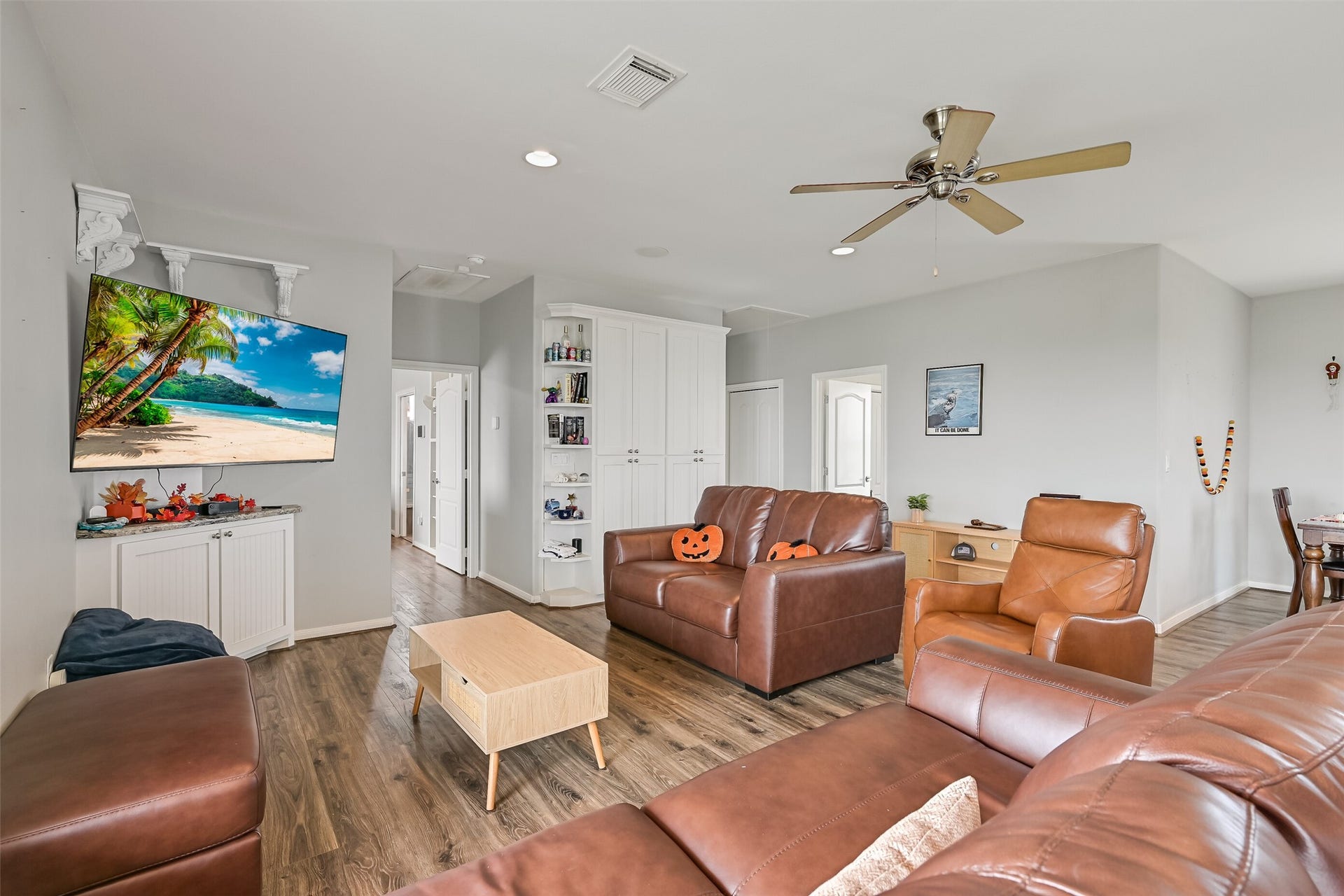 7119 Beau Rue Street, Hitchcock, TX 77563 Easy cleanup laminate flooring is found all throughout. Perfect for after a fun day on the water, or for the pet lover at heart.