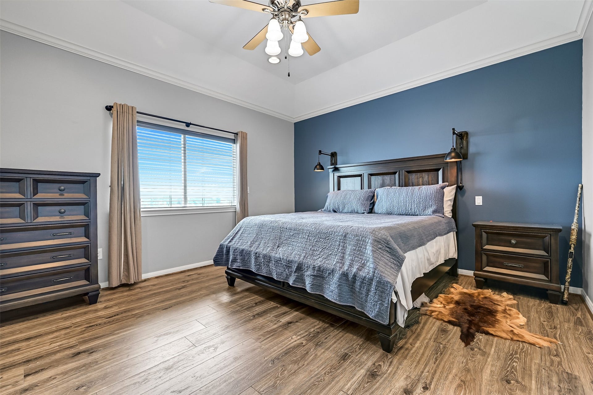7119 Beau Rue Street, Hitchcock, TX 77563 Welcome to your primary retreat! Wake up to views of the canal.