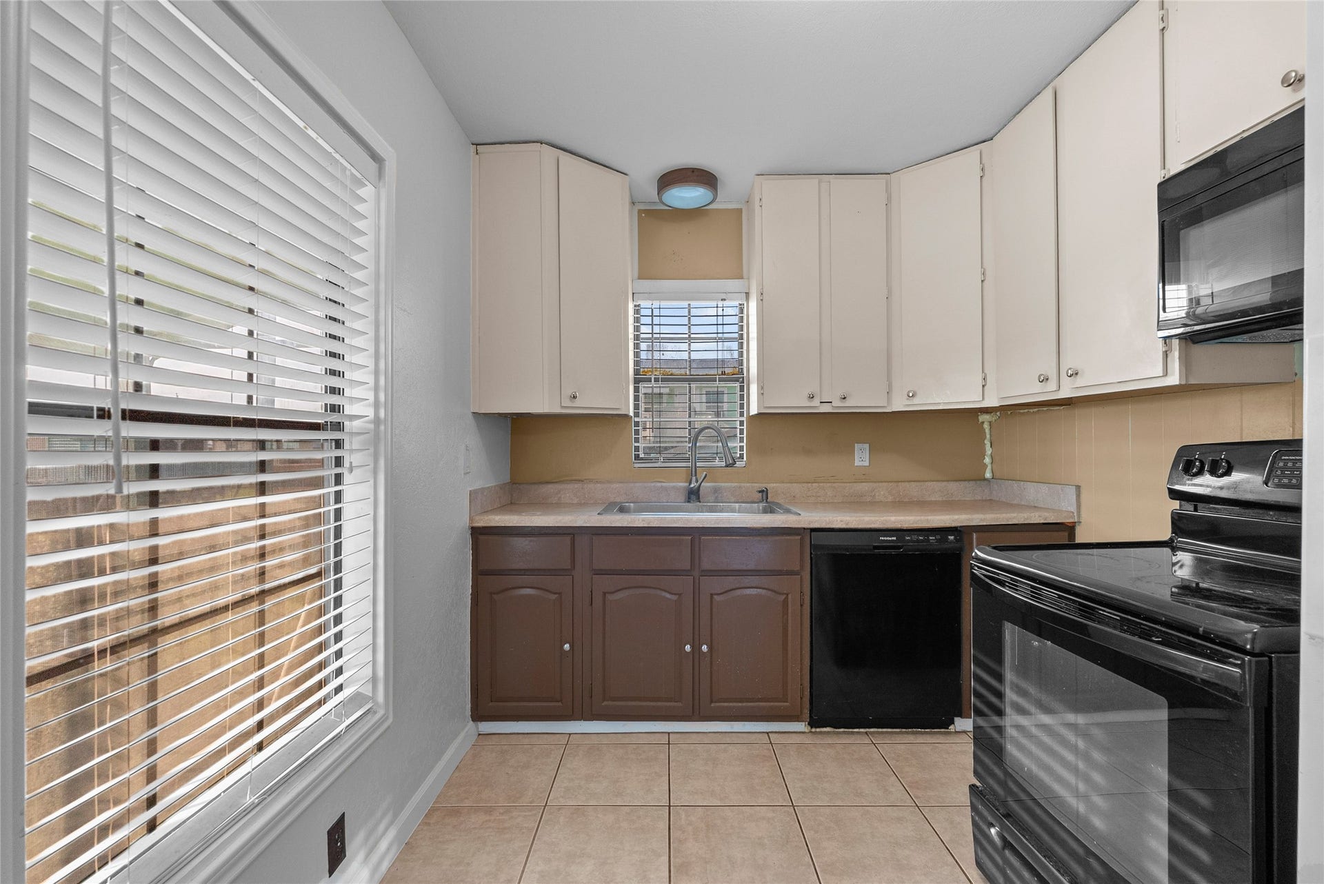 7108 E Hunter Drive, Hitchcock, TX 77563 7108 E Hunter Drive, Hitchcock, TX 77563