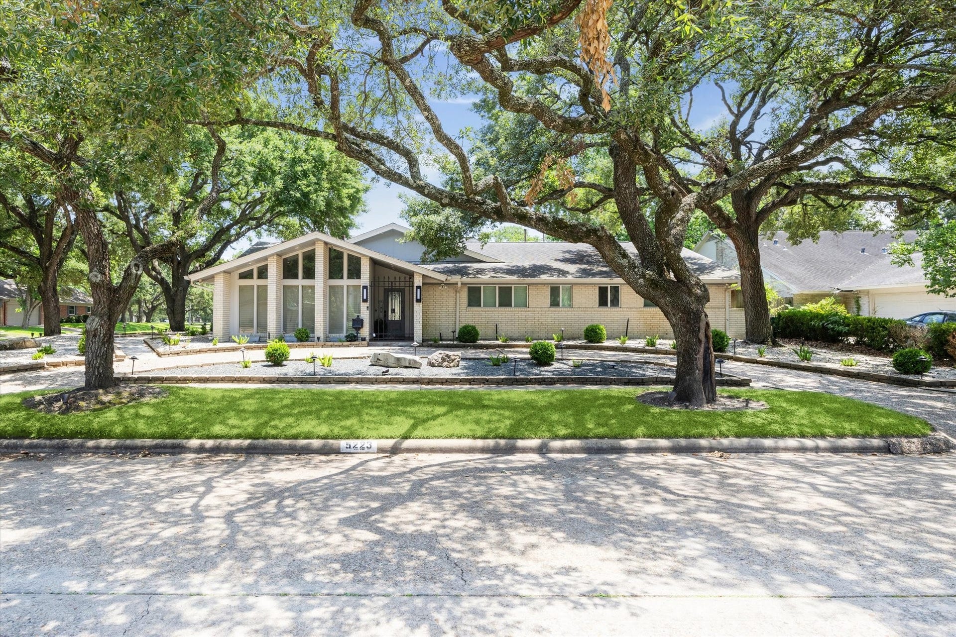 5223 Braesvalley Drive, Houston, TX 77096