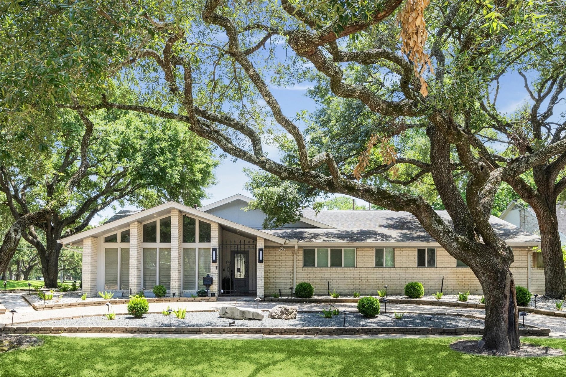 5223 Braesvalley Drive, Houston, TX 77096