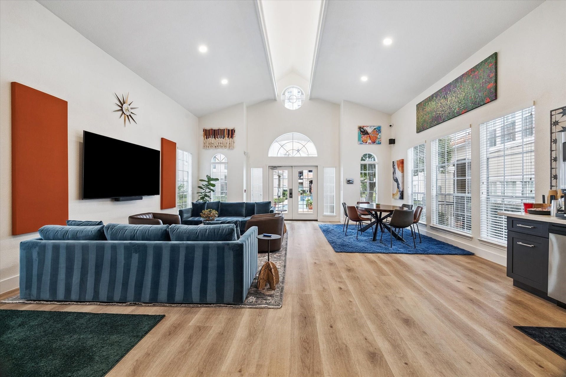 3231 Allen Parkway, #1216, Houston, TX 77019 Convenient on-site fitness center available to residents of Reata at River Oaks! Enjoy the ease of having a full gym, literally right outside your doorstep!