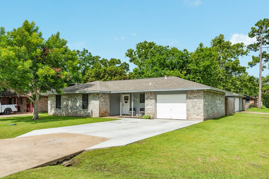 Property photo for 223 Avenue H, Brazoria, TX