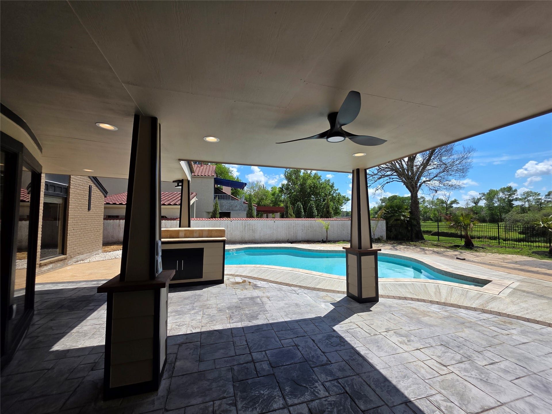 16406 Brook Forest Drive, Houston, TX 77059 16406 Brook Forest Drive, Houston, TX 77059