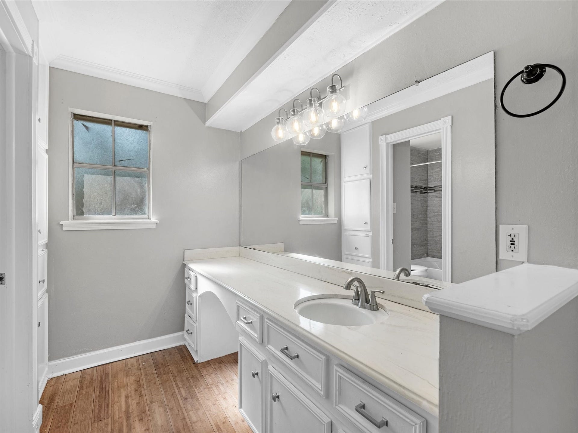 711 Lodgehill Lane, Houston, TX 77090