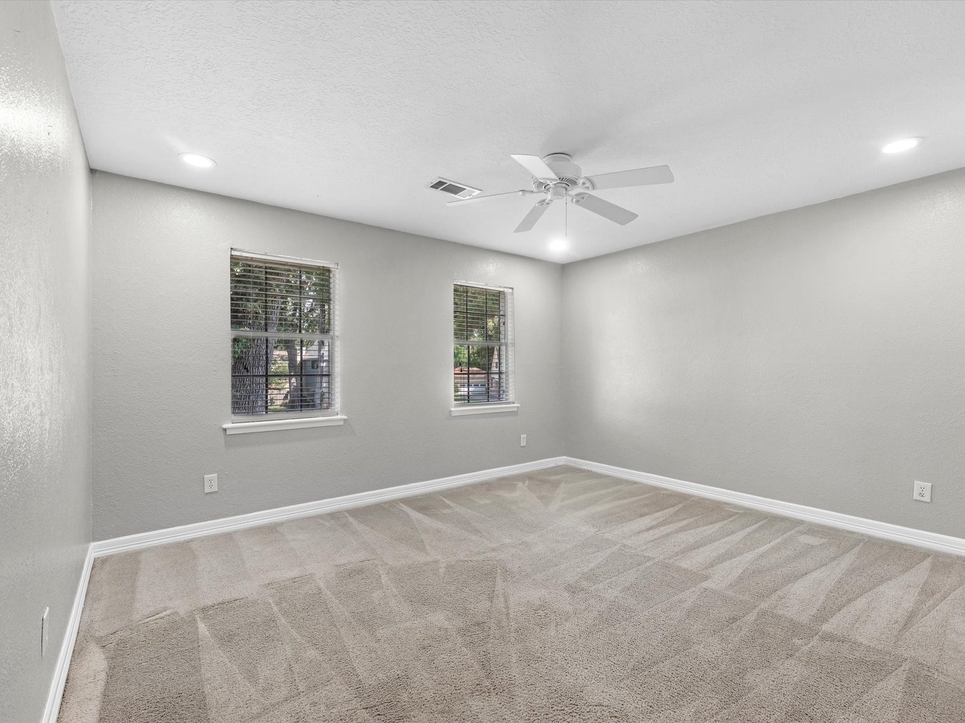 711 Lodgehill Lane, Houston, TX 77090