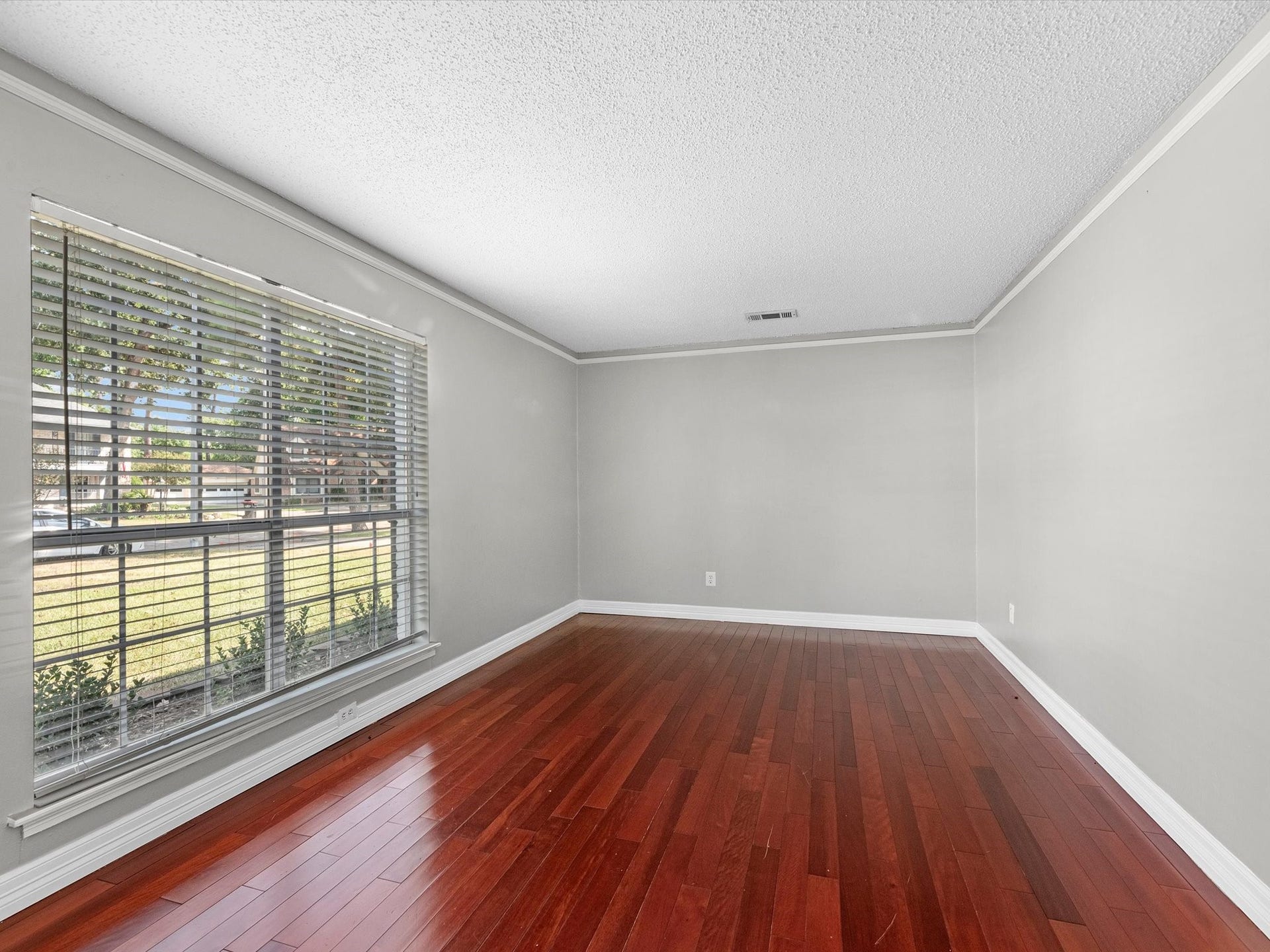 711 Lodgehill Lane, Houston, TX 77090