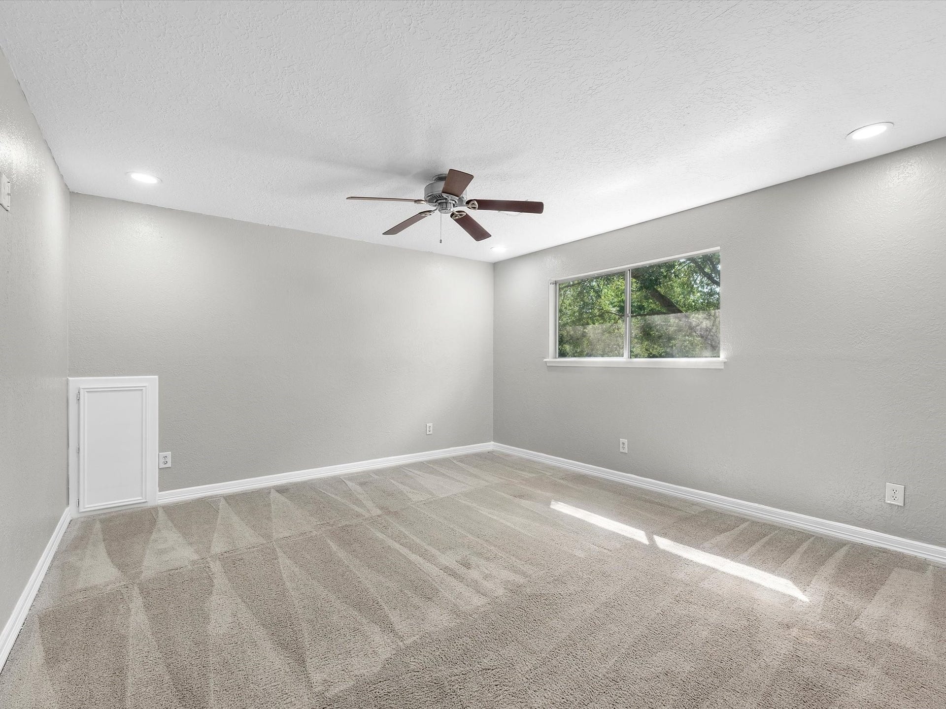 711 Lodgehill Lane, Houston, TX 77090