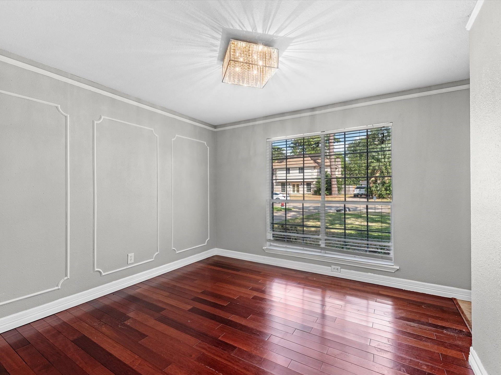 711 Lodgehill Lane, Houston, TX 77090