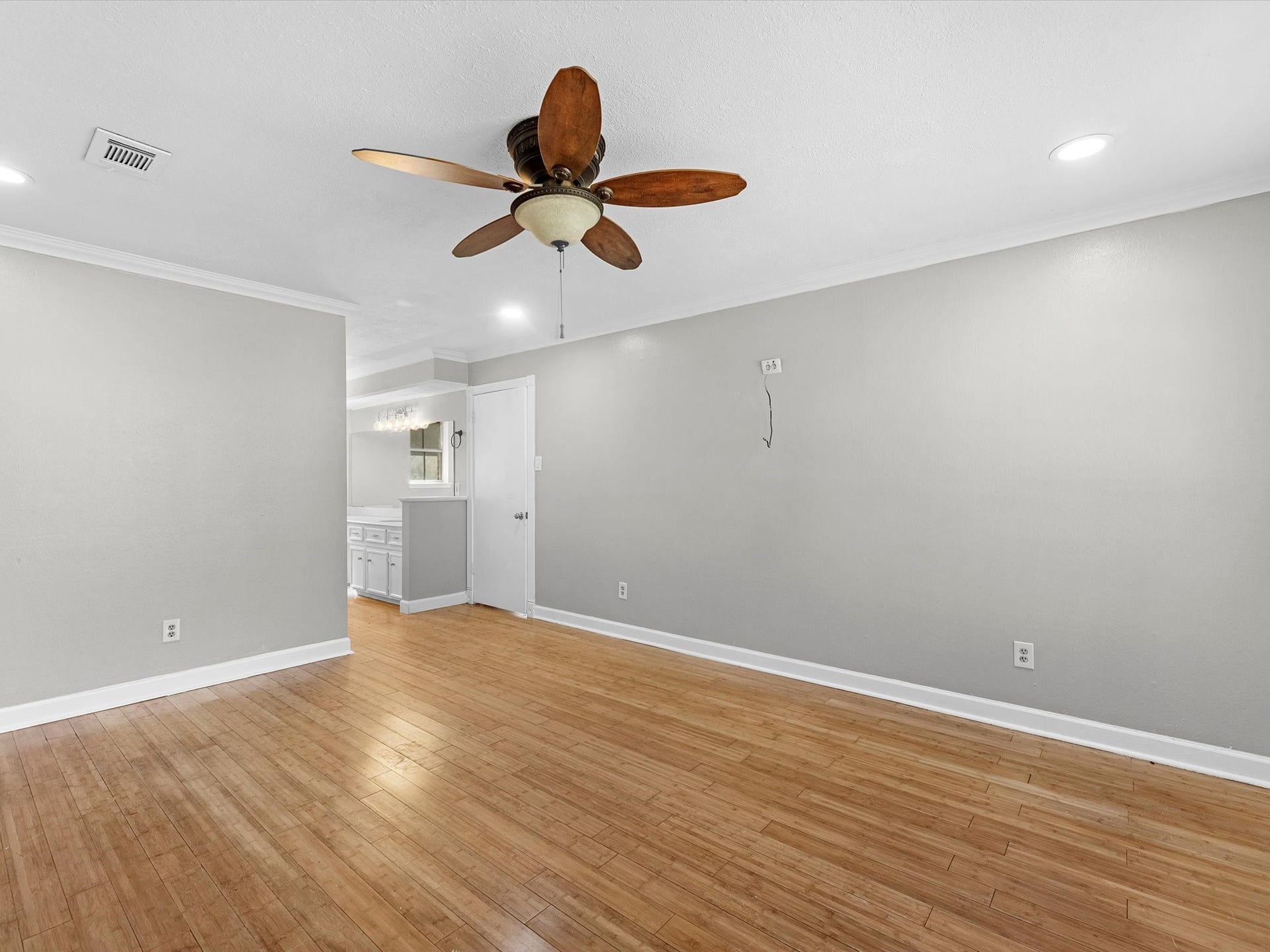 711 Lodgehill Lane, Houston, TX 77090
