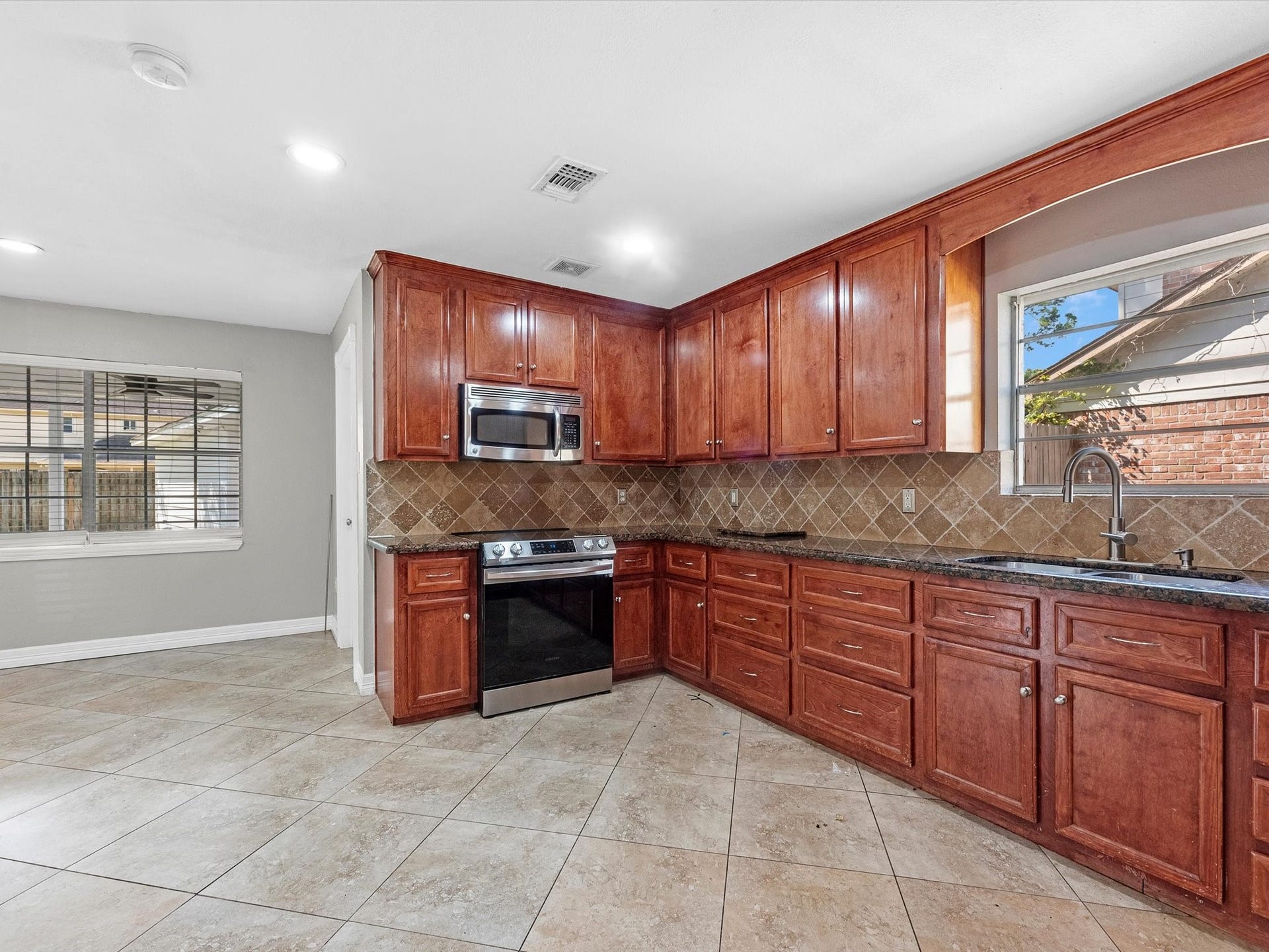 711 Lodgehill Lane, Houston, TX 77090
