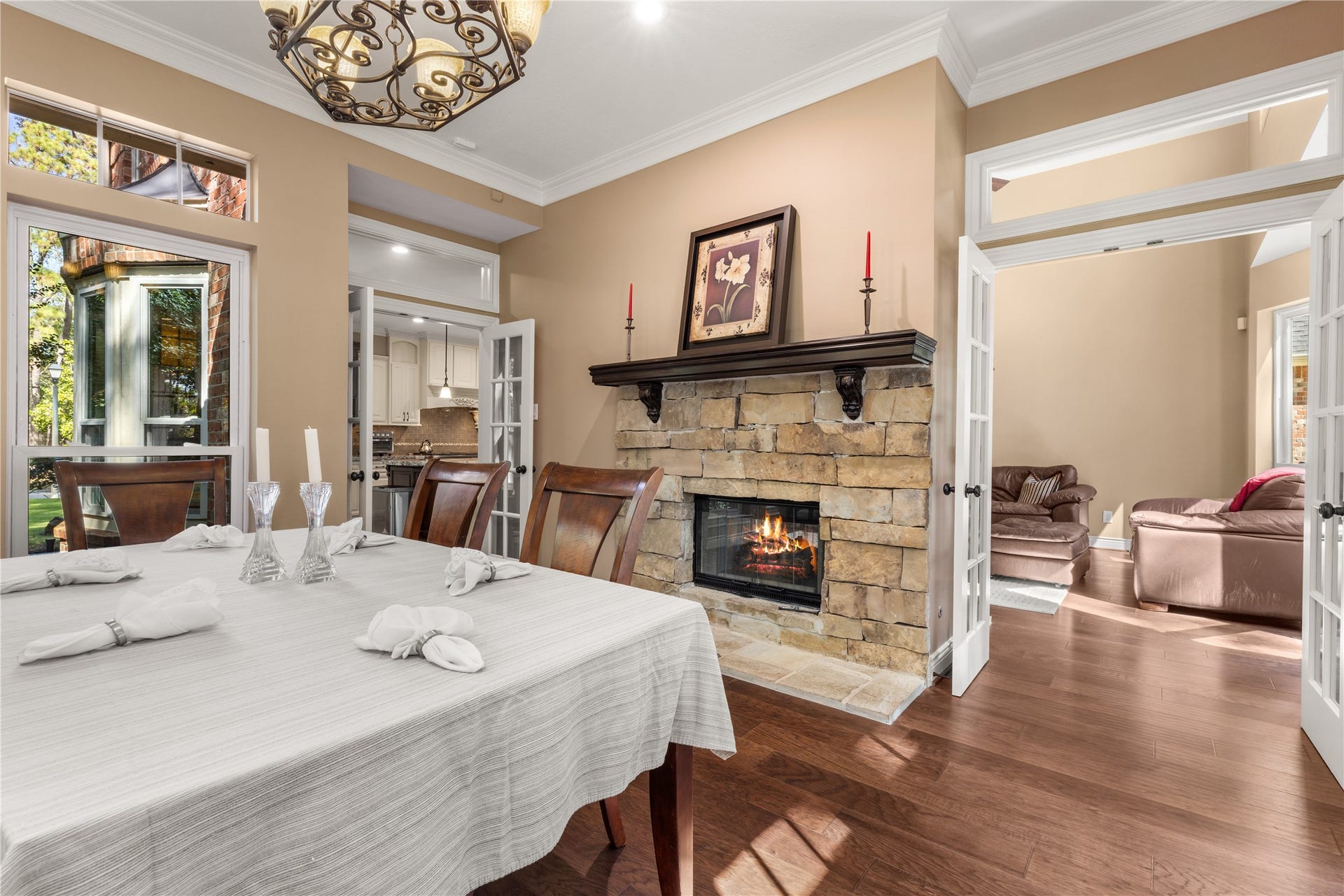 2214 Kings Trail, Kingwood, TX 77339 Gas Fireplace. Fireplace fire has been digitally added for illustrative purposes.