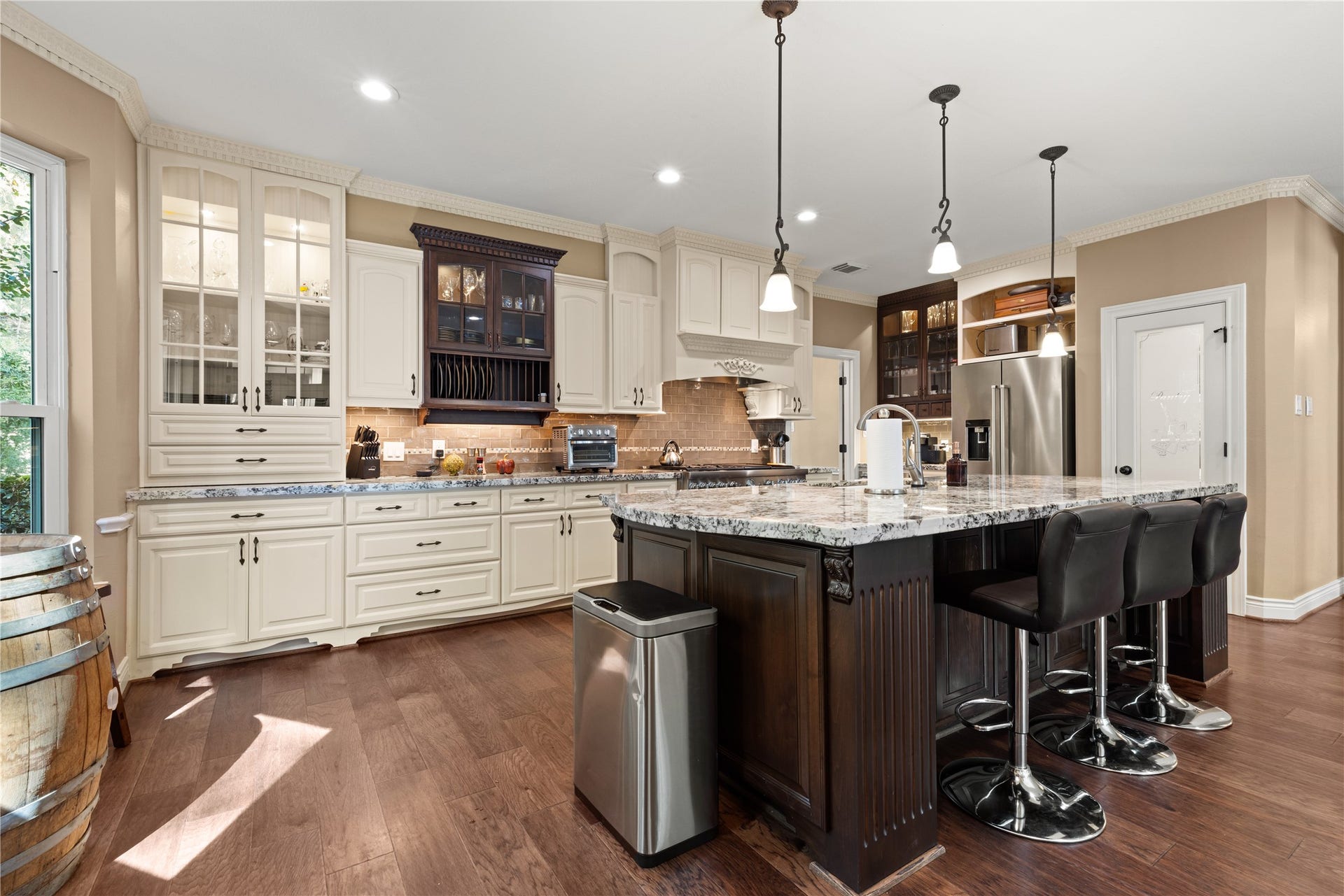 2214 Kings Trail, Kingwood, TX 77339 A kitchen designed for a chef and entertaining