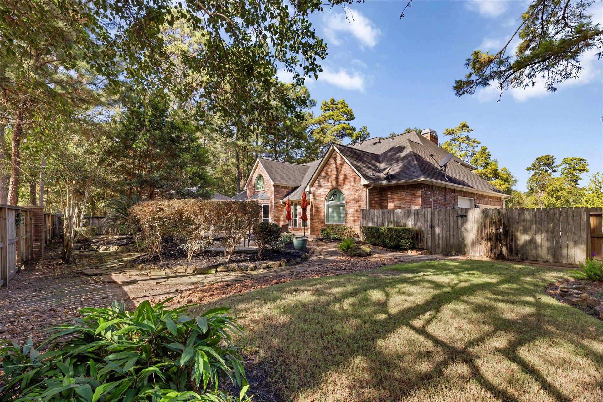 2214 Kings Trail, Kingwood, TX 77339 Side yard with play area