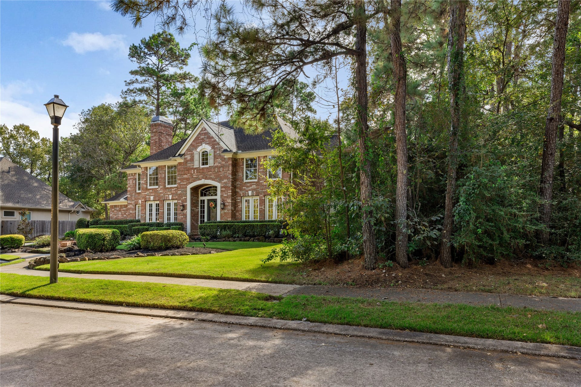 2214 Kings Trail, Kingwood, TX 77339 Only one neighbor with lots of privacy and parking